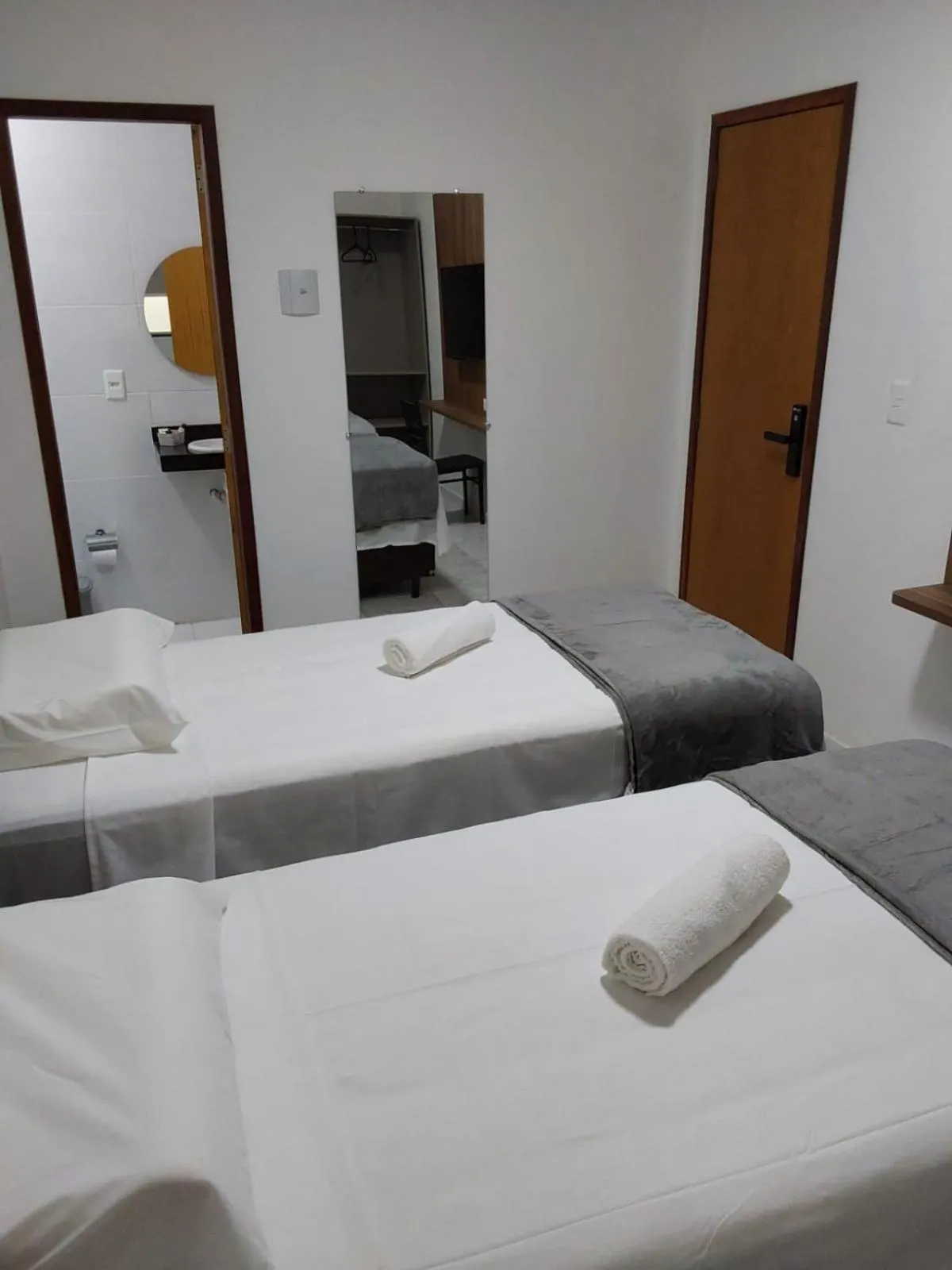 Photo of the whole room, Bed in PARALELO 9s HOTEL