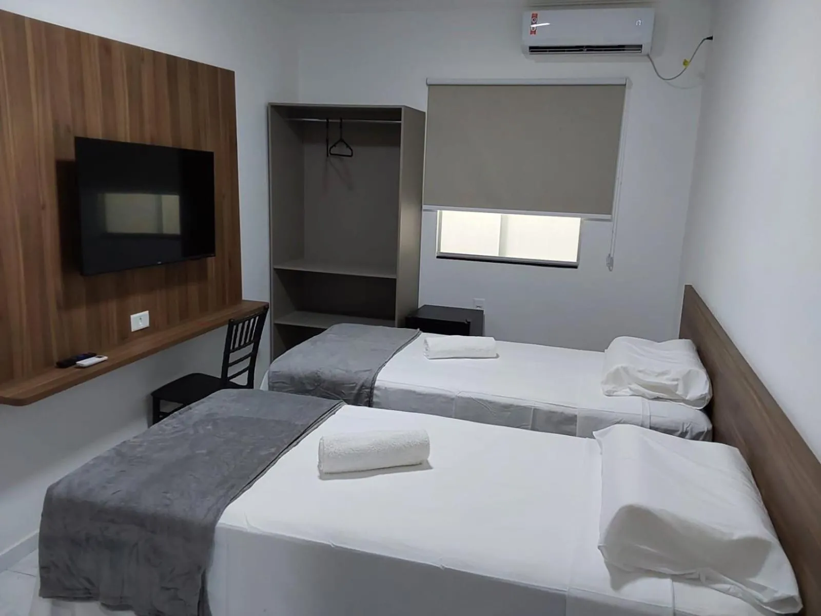 Photo of the whole room, Bed in PARALELO 9s HOTEL