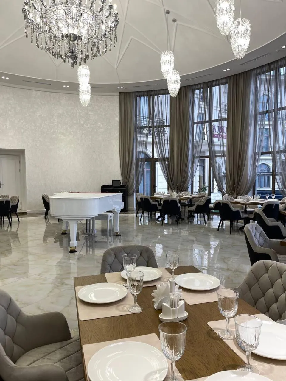 Restaurant/places to eat in Ametist Hotel Complex