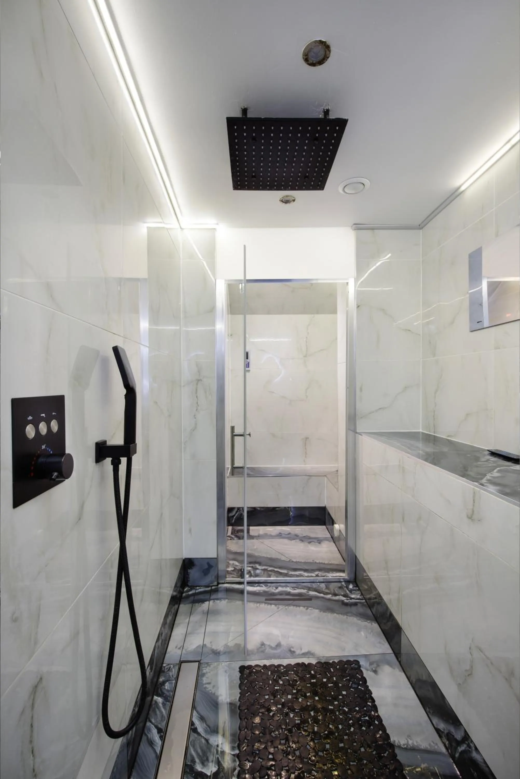 2Bedroom Apartment with Steam Room