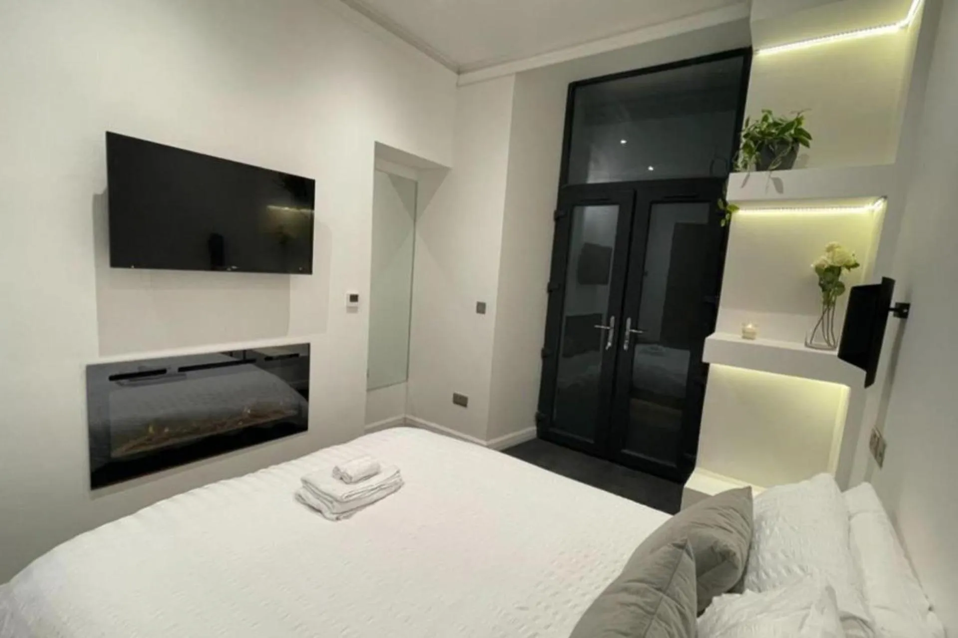 2Bedroom Apartment with Steam Room