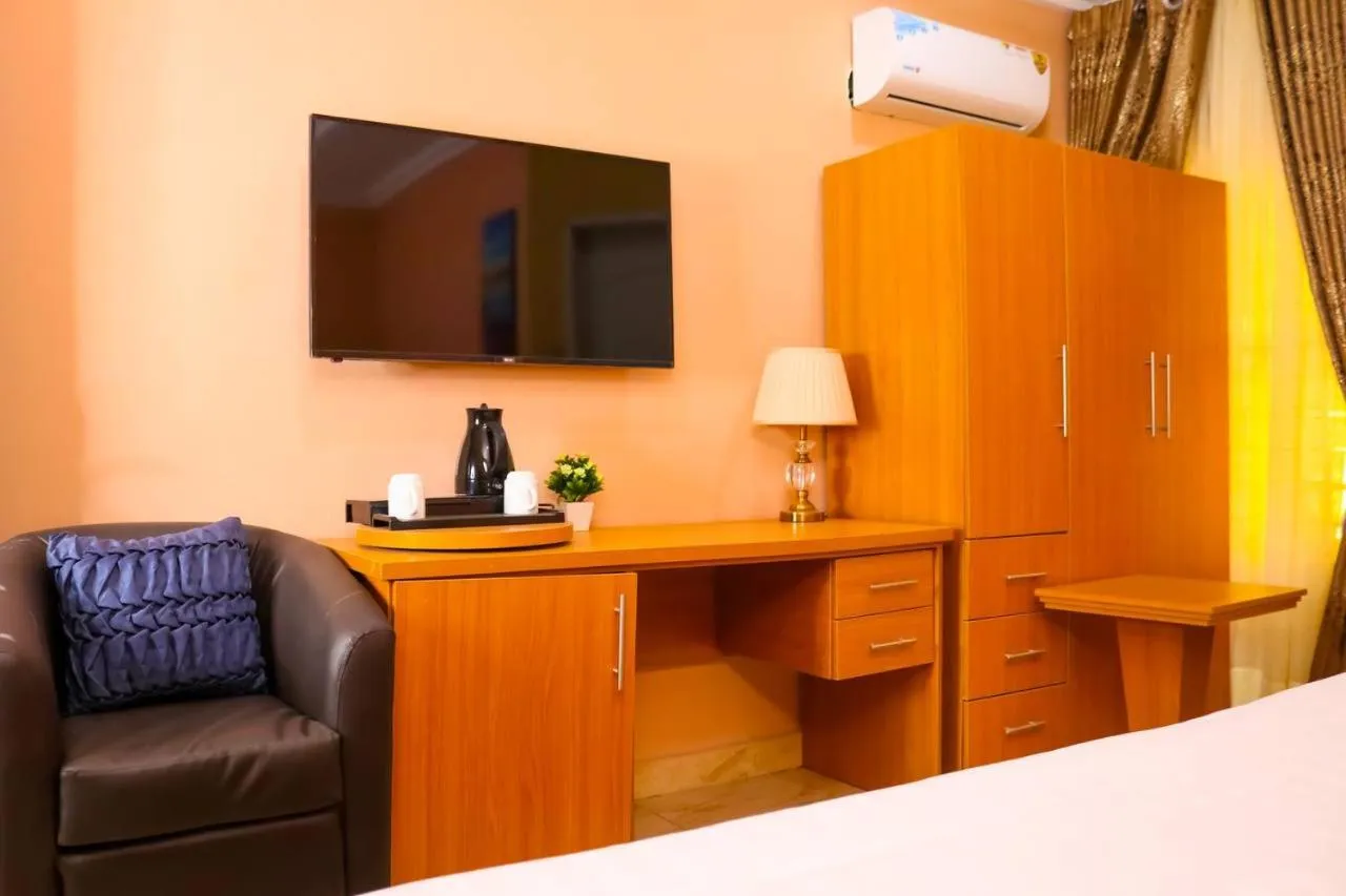 Madaki Executives Suites