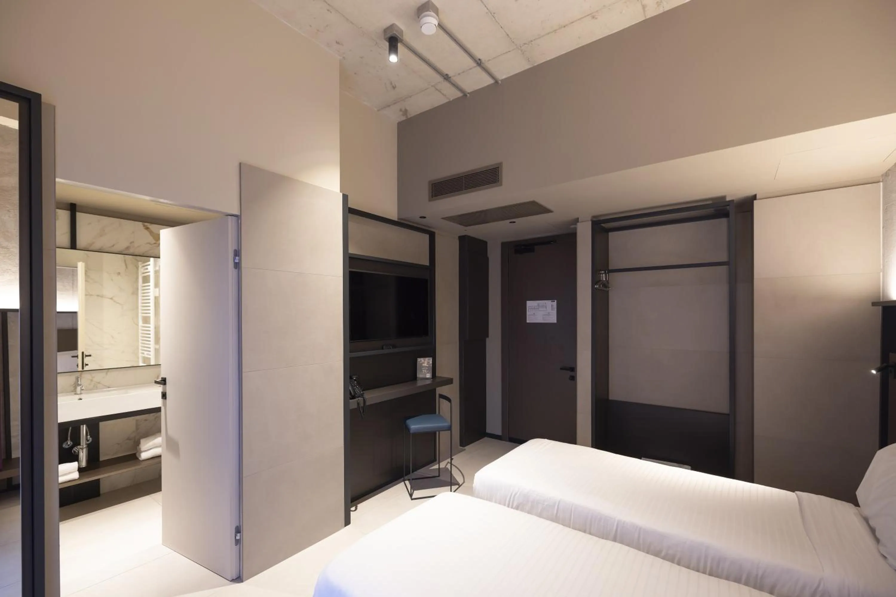 Bedroom, Bed in Joy 124 Hotel Milano