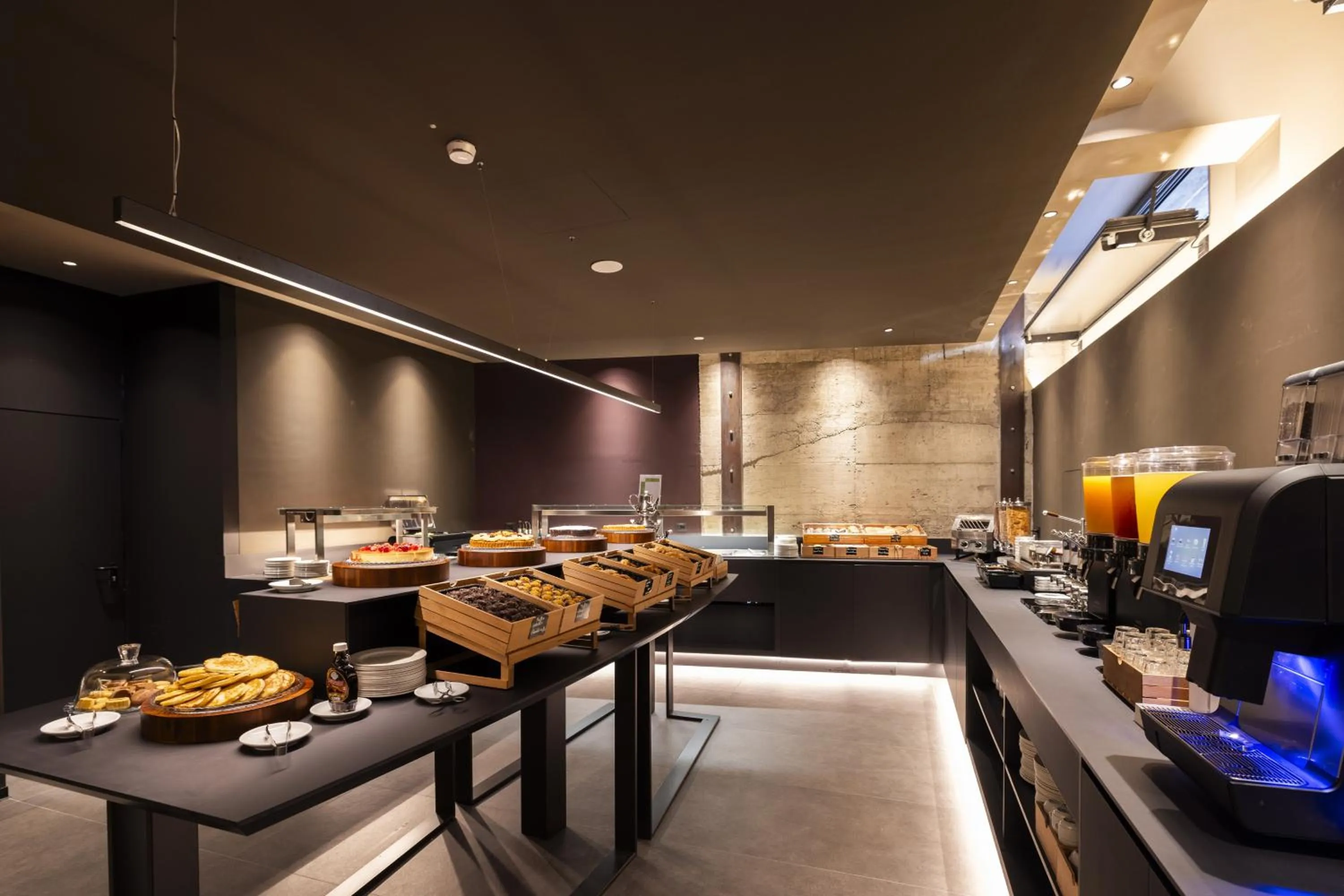 Buffet breakfast in Joy 124 Hotel Milano