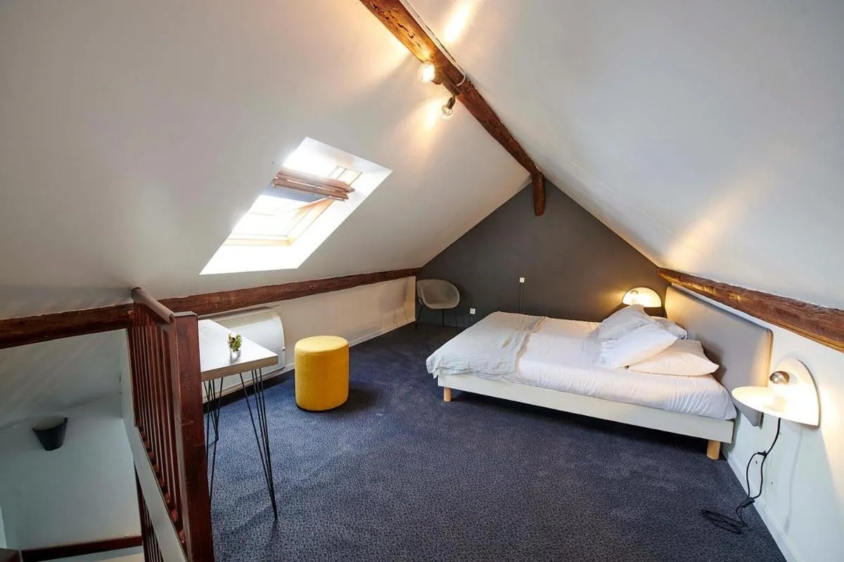 Bedroom, Bed in Hôtel de France - Beaune