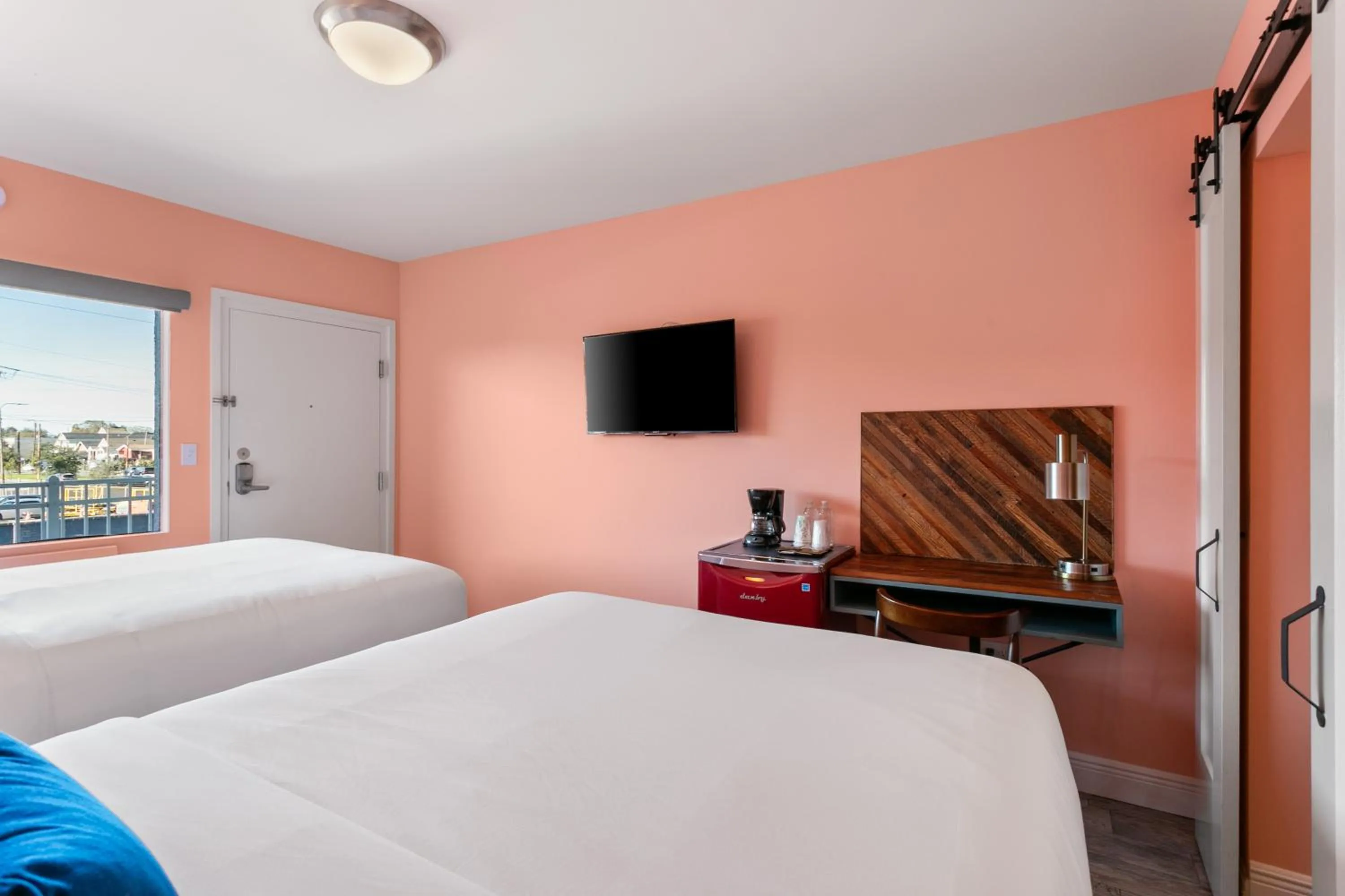 TV and multimedia, Bed in The Iris Motel