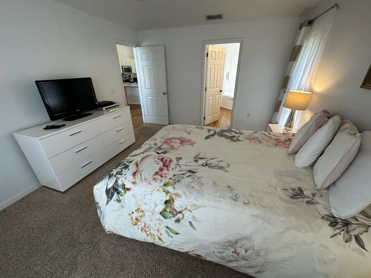 Bed in Beautiful Villa Near Disney Private Pool