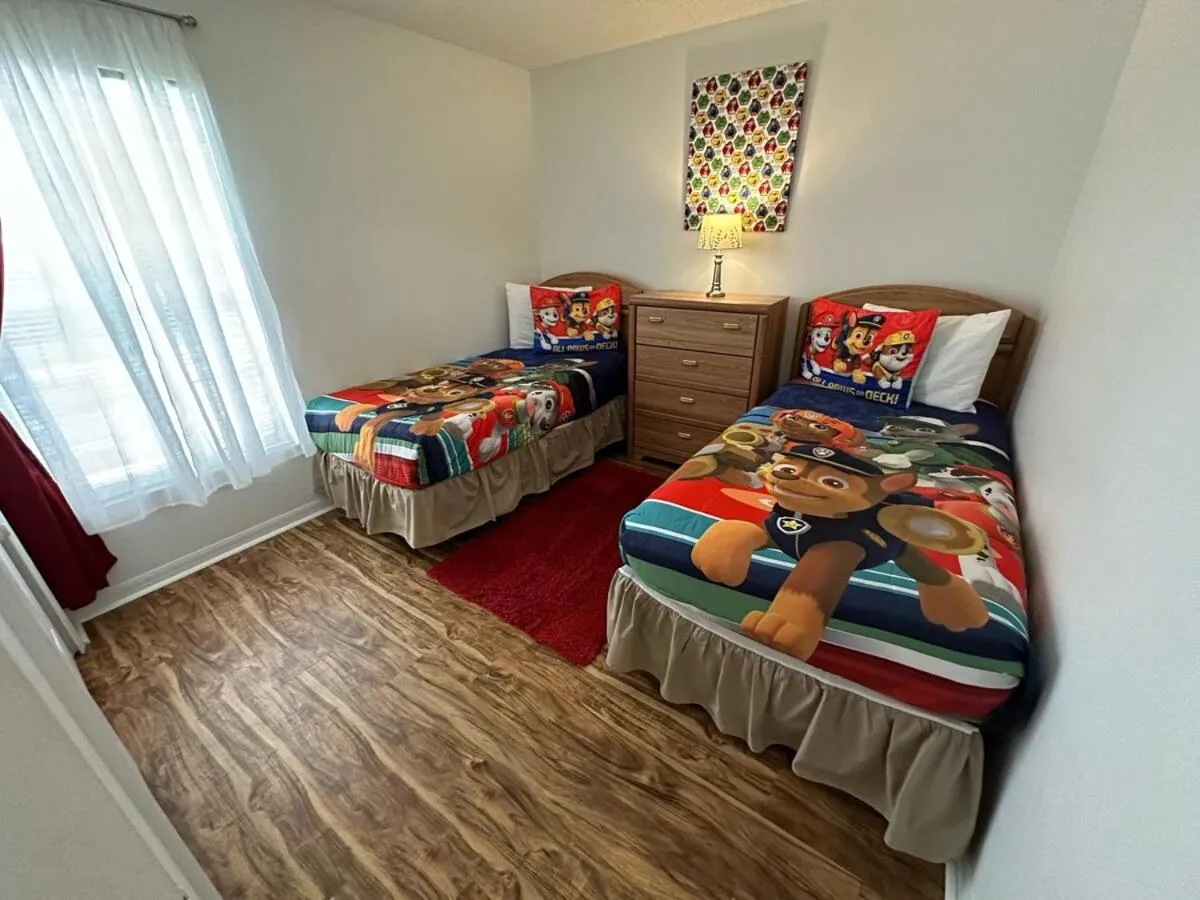 Bed in Beautiful Villa Near Disney Private Pool