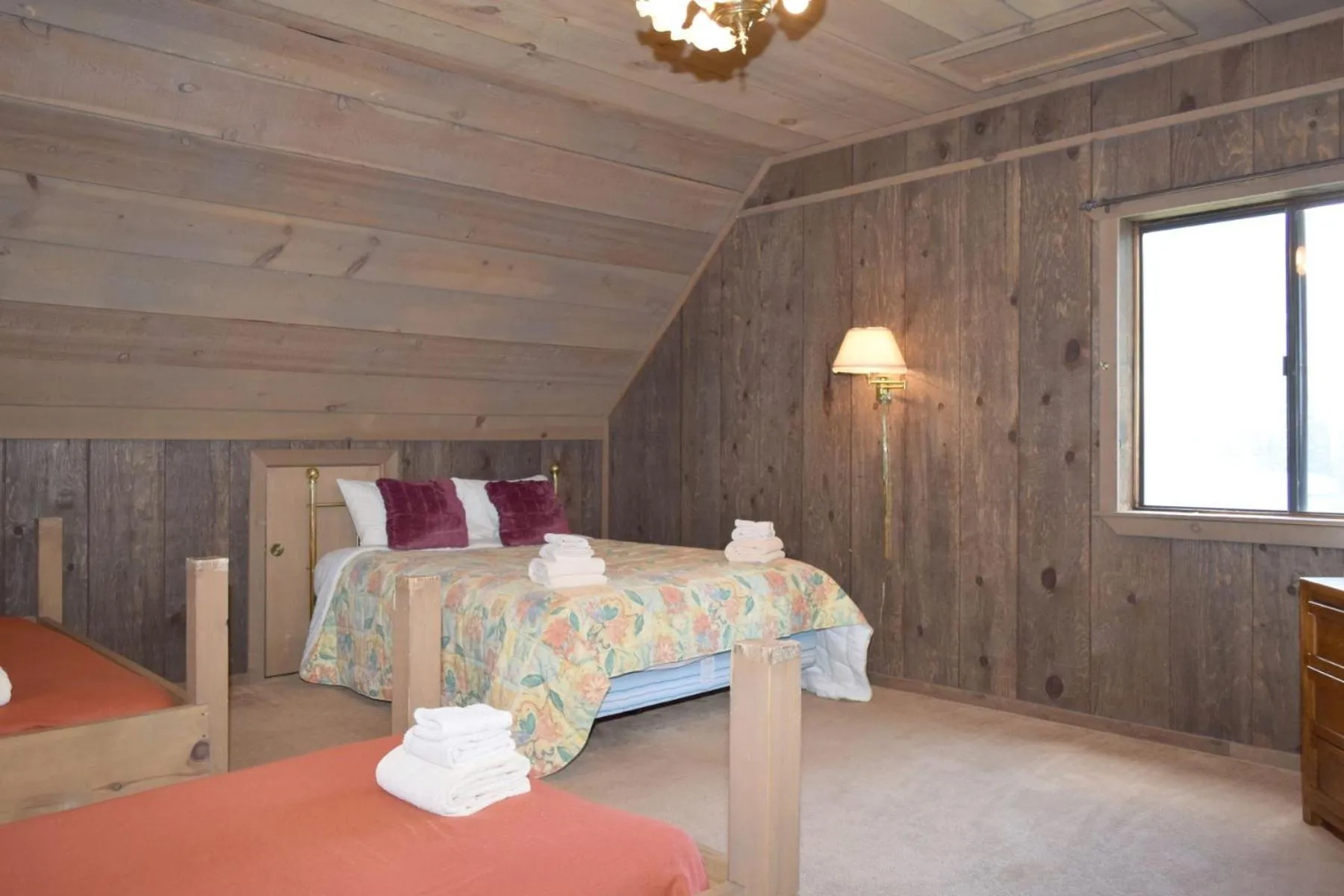 Bed in Artz Valley Cabin - WiFi - Satellite - Washer - Dryer - Wrap Around Deck - Wood Burning Fireplace - Secluded Setting