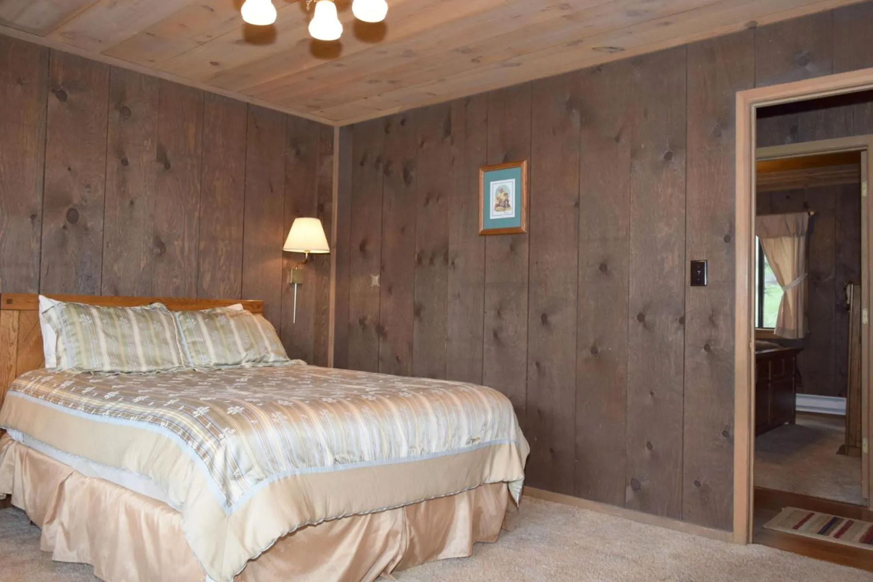 Bed in Artz Valley Cabin - WiFi - Satellite - Washer - Dryer - Wrap Around Deck - Wood Burning Fireplace - Secluded Setting