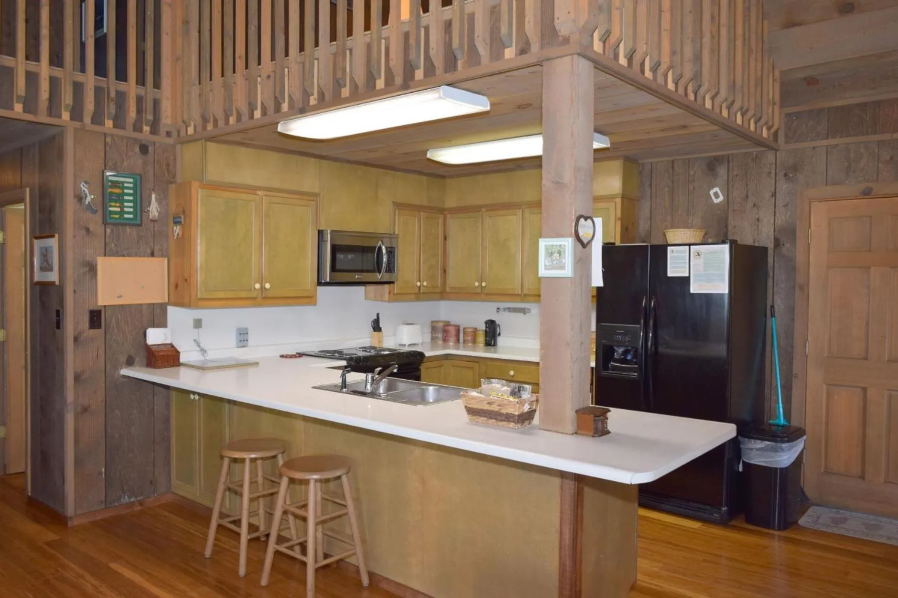 Artz Valley Cabin - WiFi - Satellite - Washer - Dryer - Wrap Around Deck - Wood Burning Fireplace - Secluded Setting
