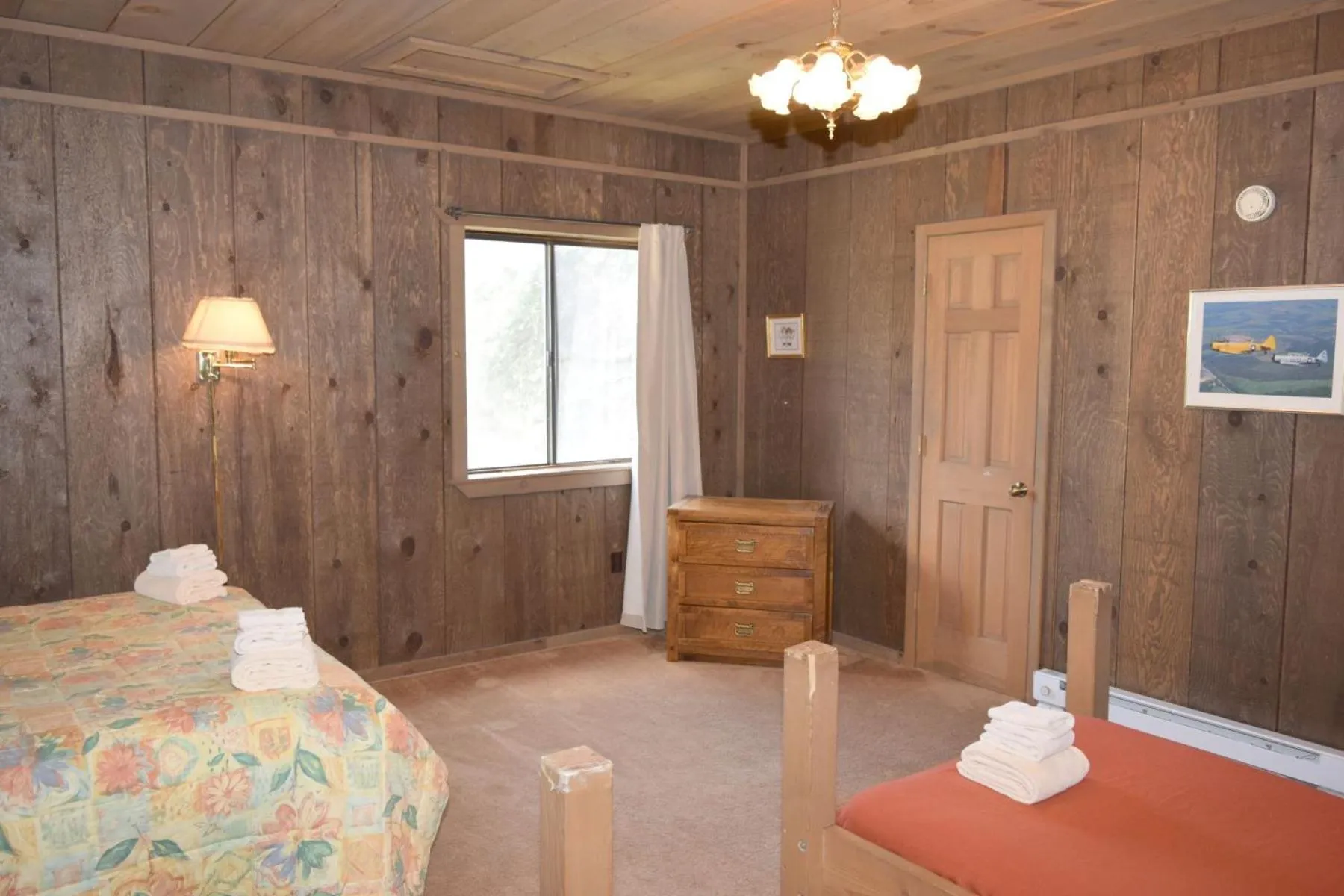 Bed in Artz Valley Cabin - WiFi - Satellite - Washer - Dryer - Wrap Around Deck - Wood Burning Fireplace - Secluded Setting