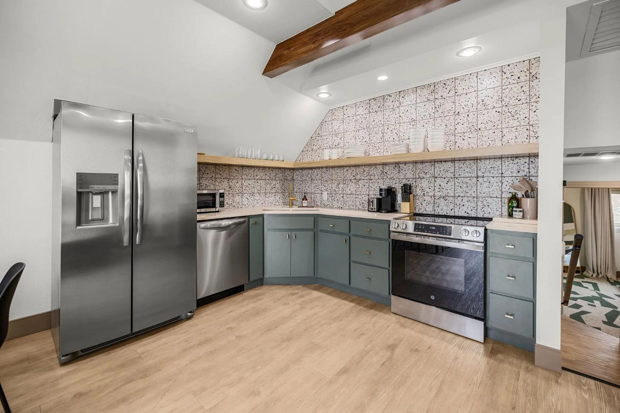 Kitchen or kitchenette in Arka Motel