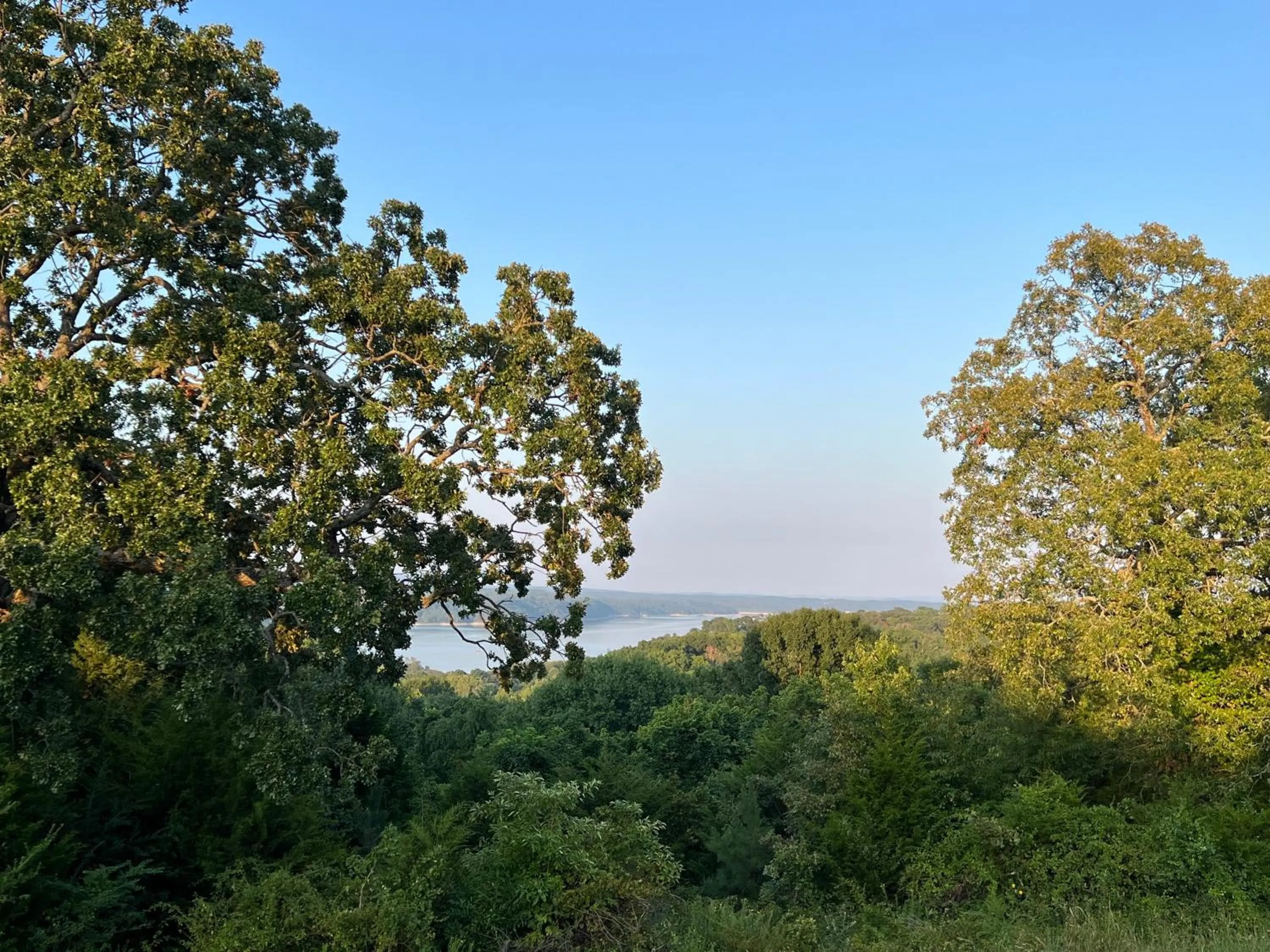 Lake view in Arka Motel