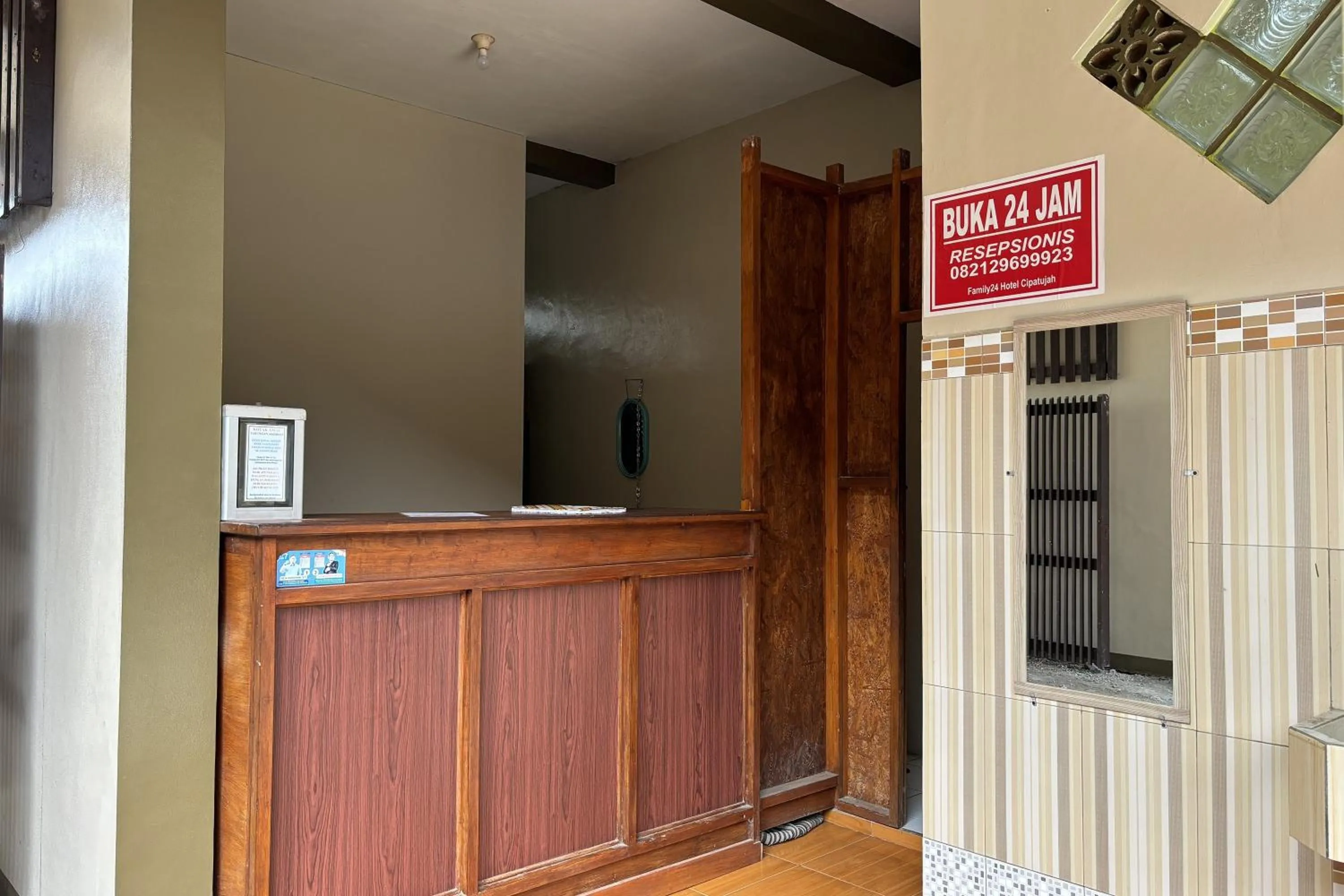 Lobby or reception in Family 24 Hotel near Pantai Cipatujah