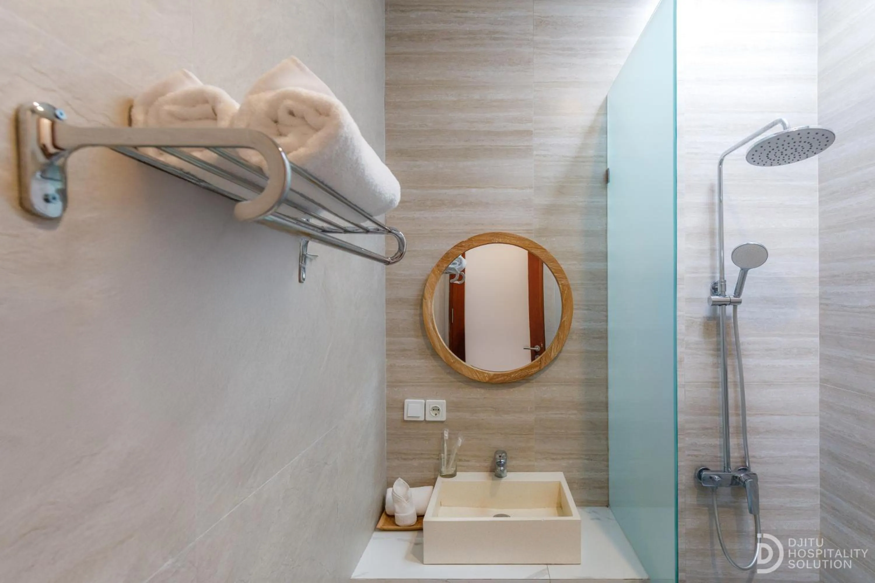 Shower in Bali Made Escape