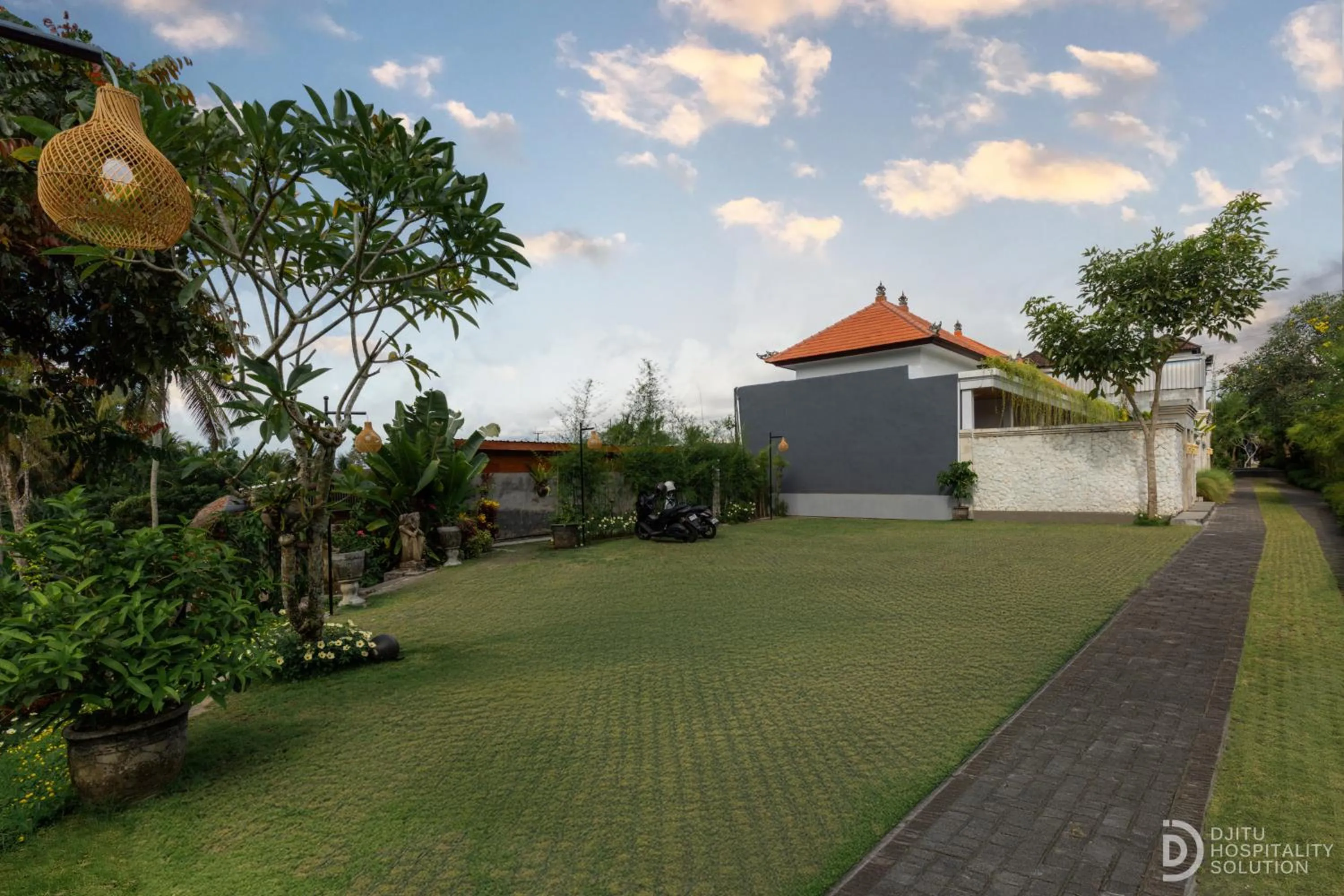 Parking in Bali Made Escape