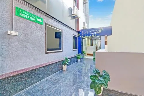 Super Townhouse La Vista Inn Grand Hotel