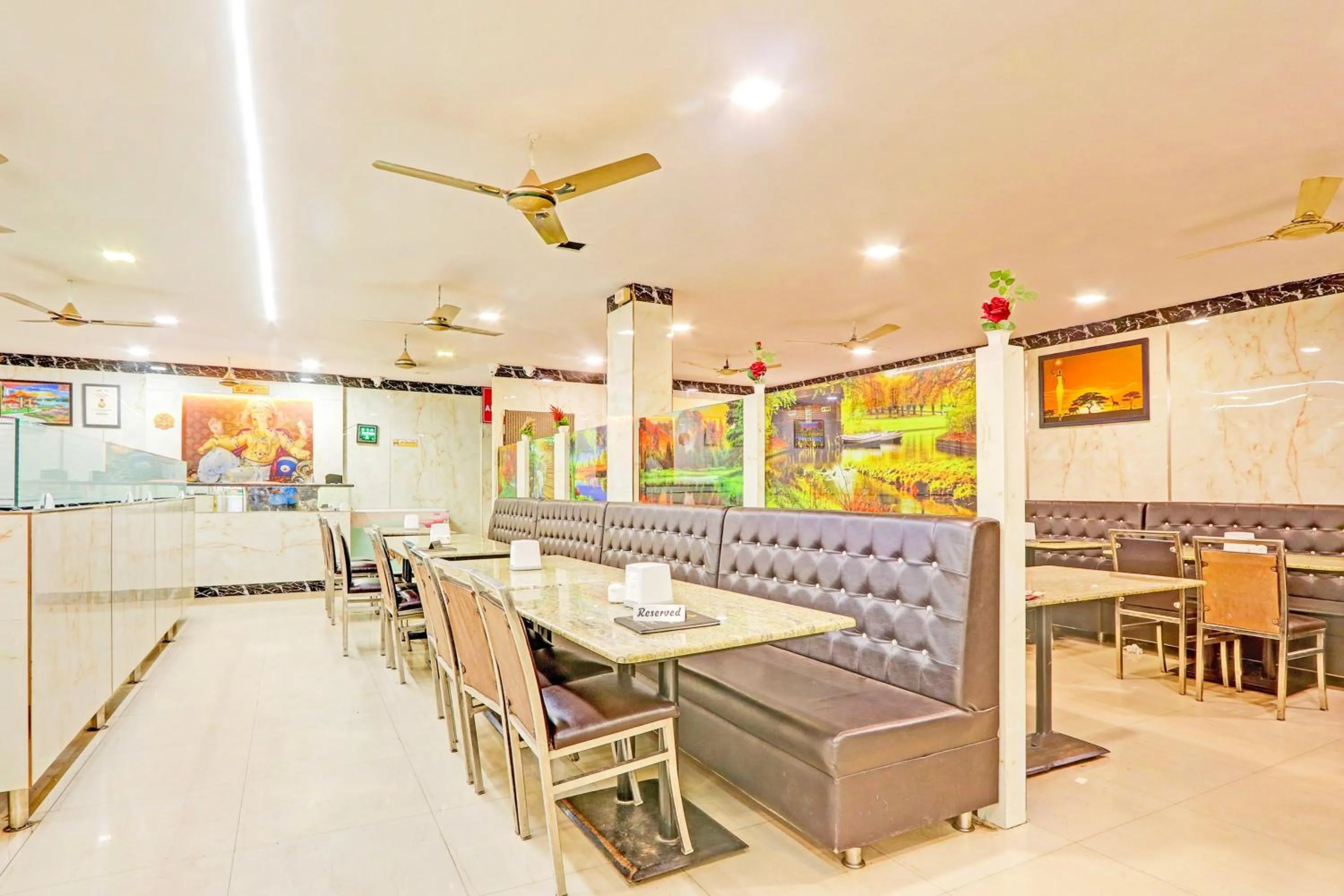 Lobby or reception in Townhouse La Vista Inn Grand Hotel