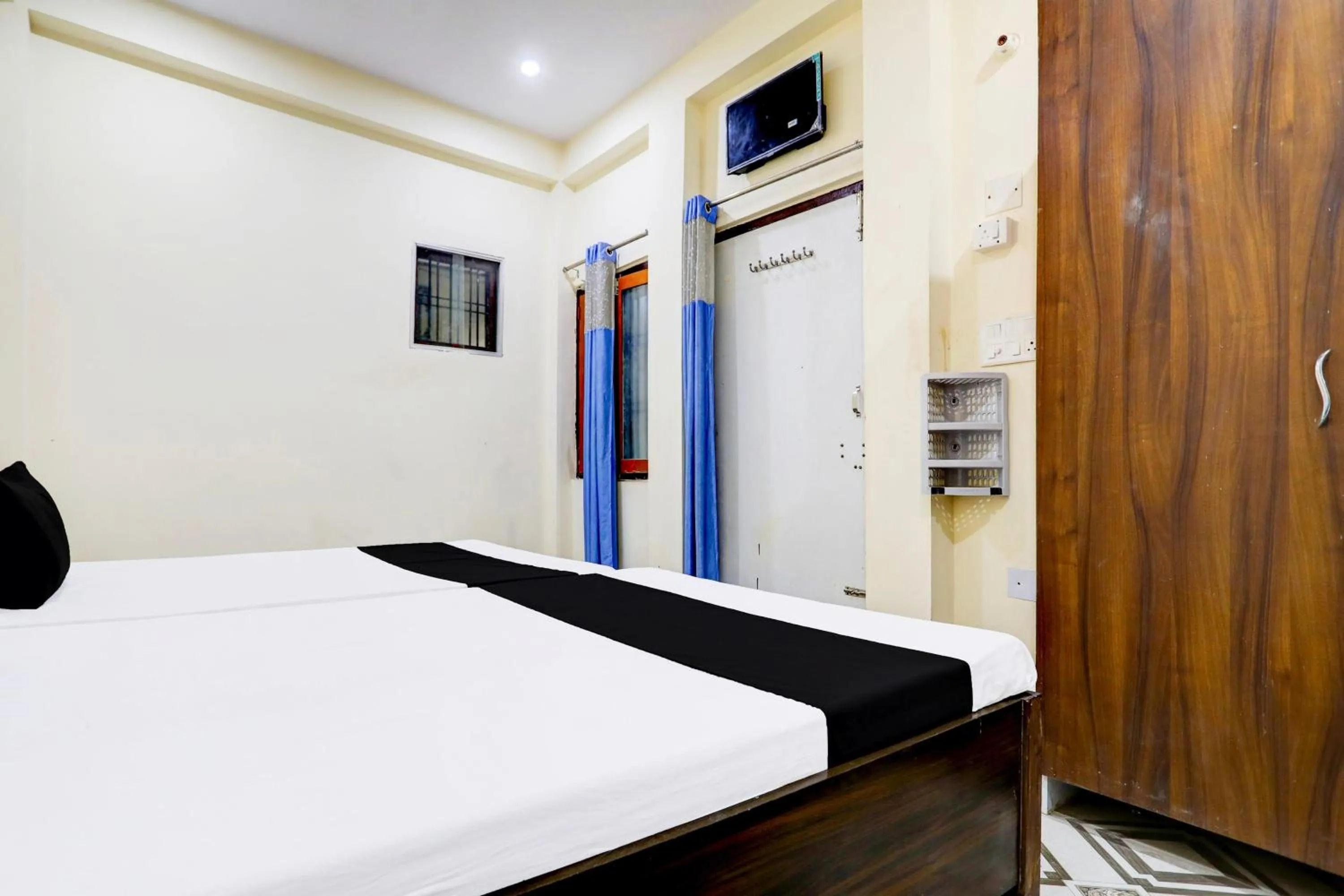 Bedroom, Bed in Hotel O Suryawanshi