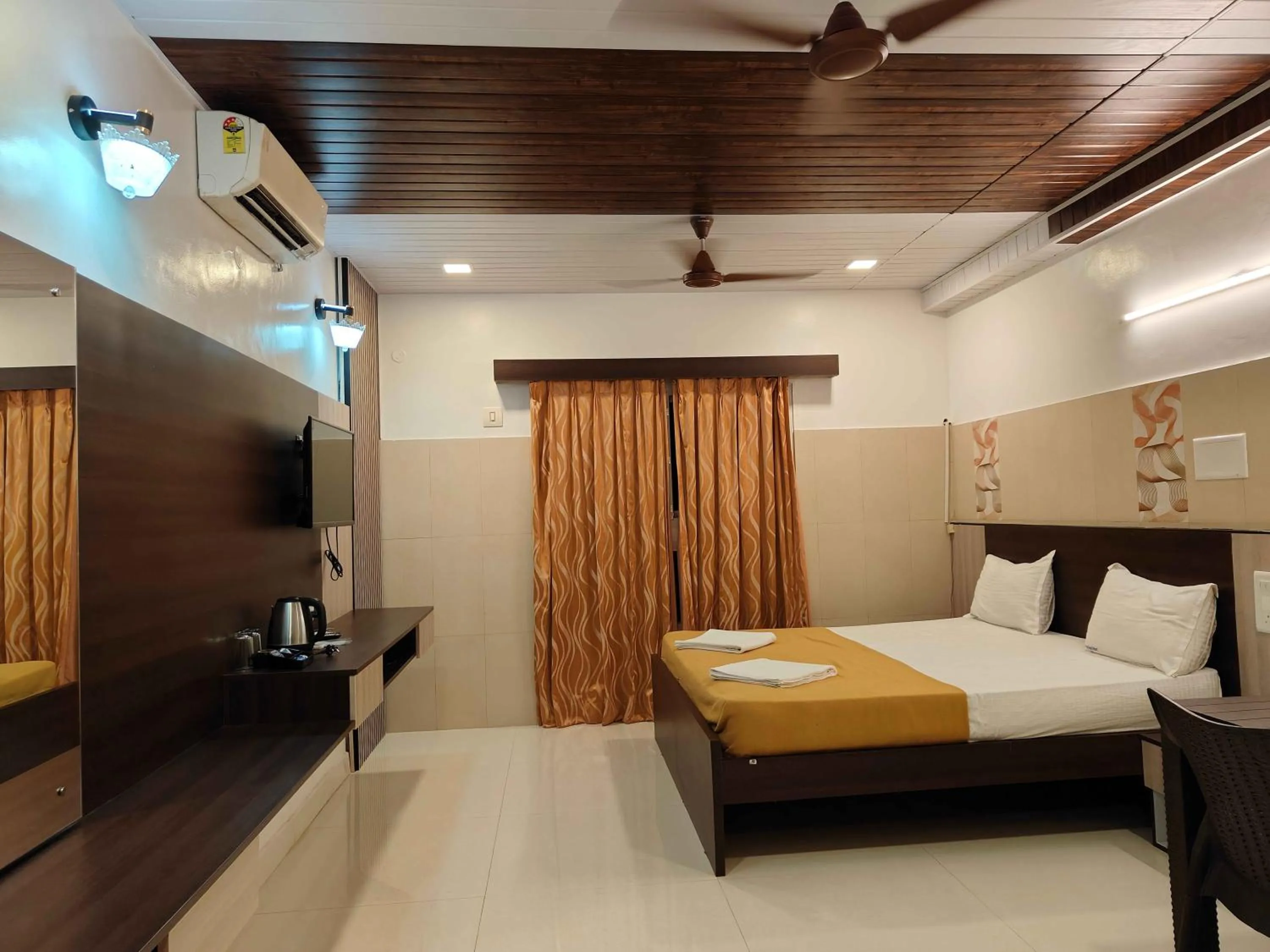 Bedroom, Bed in Park Inn Beach Resort