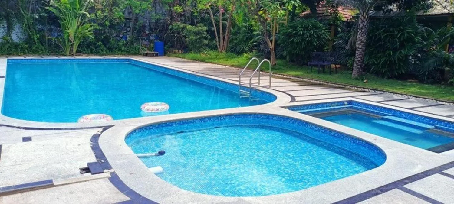 Swimming pool in Park Inn Beach Resort