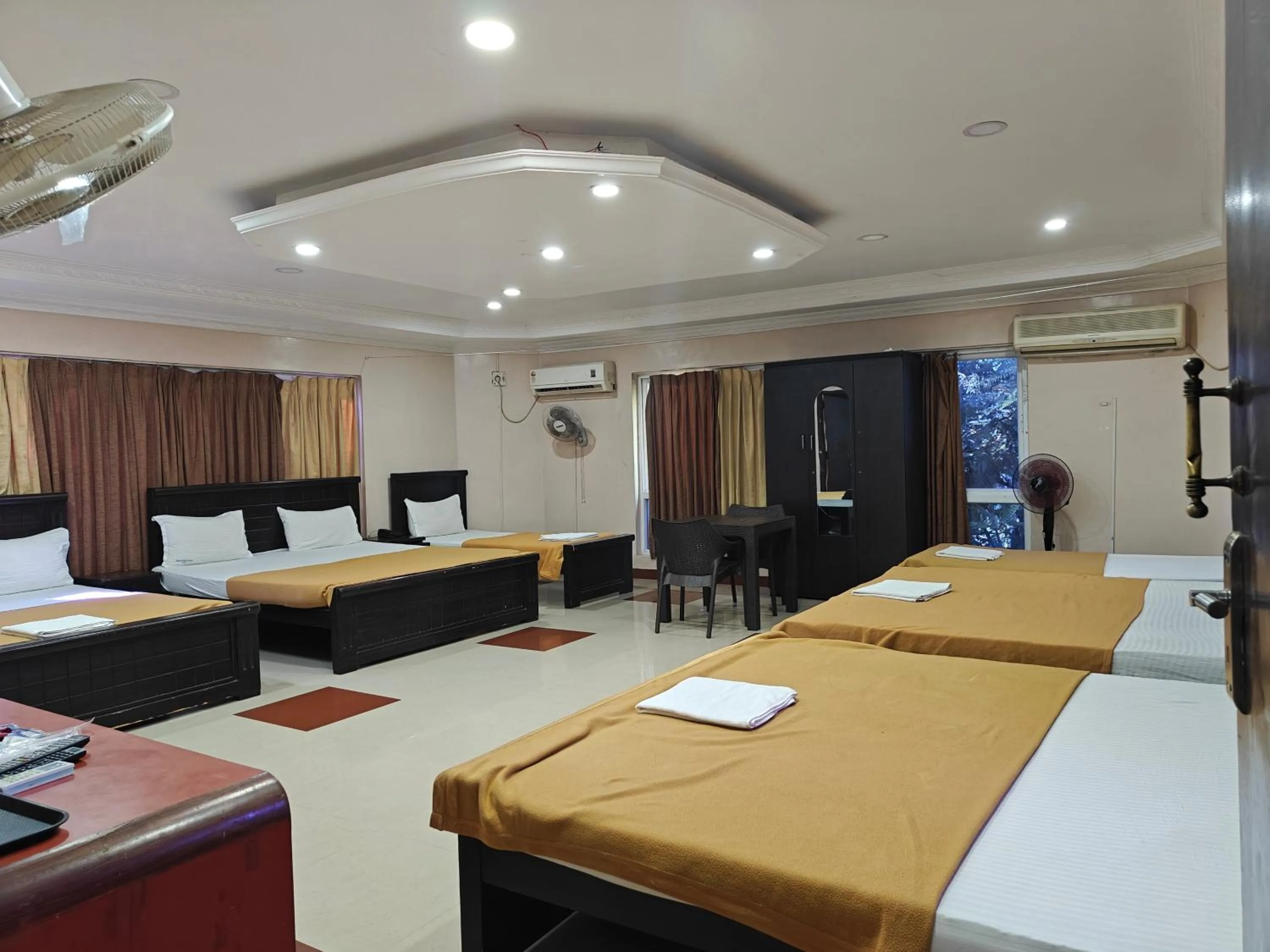 Photo of the whole room, Bed in Park Inn Beach Resort