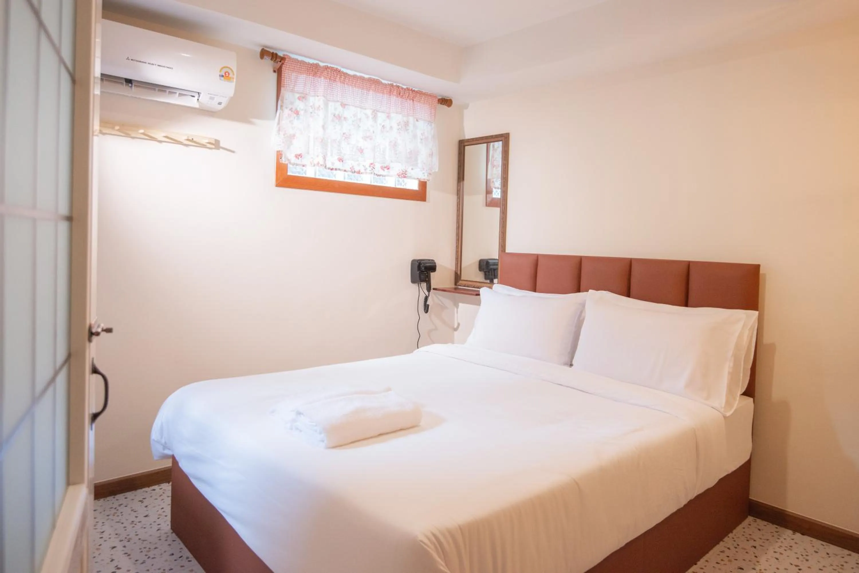 Bed in JB Home Bangkok - Victory monument