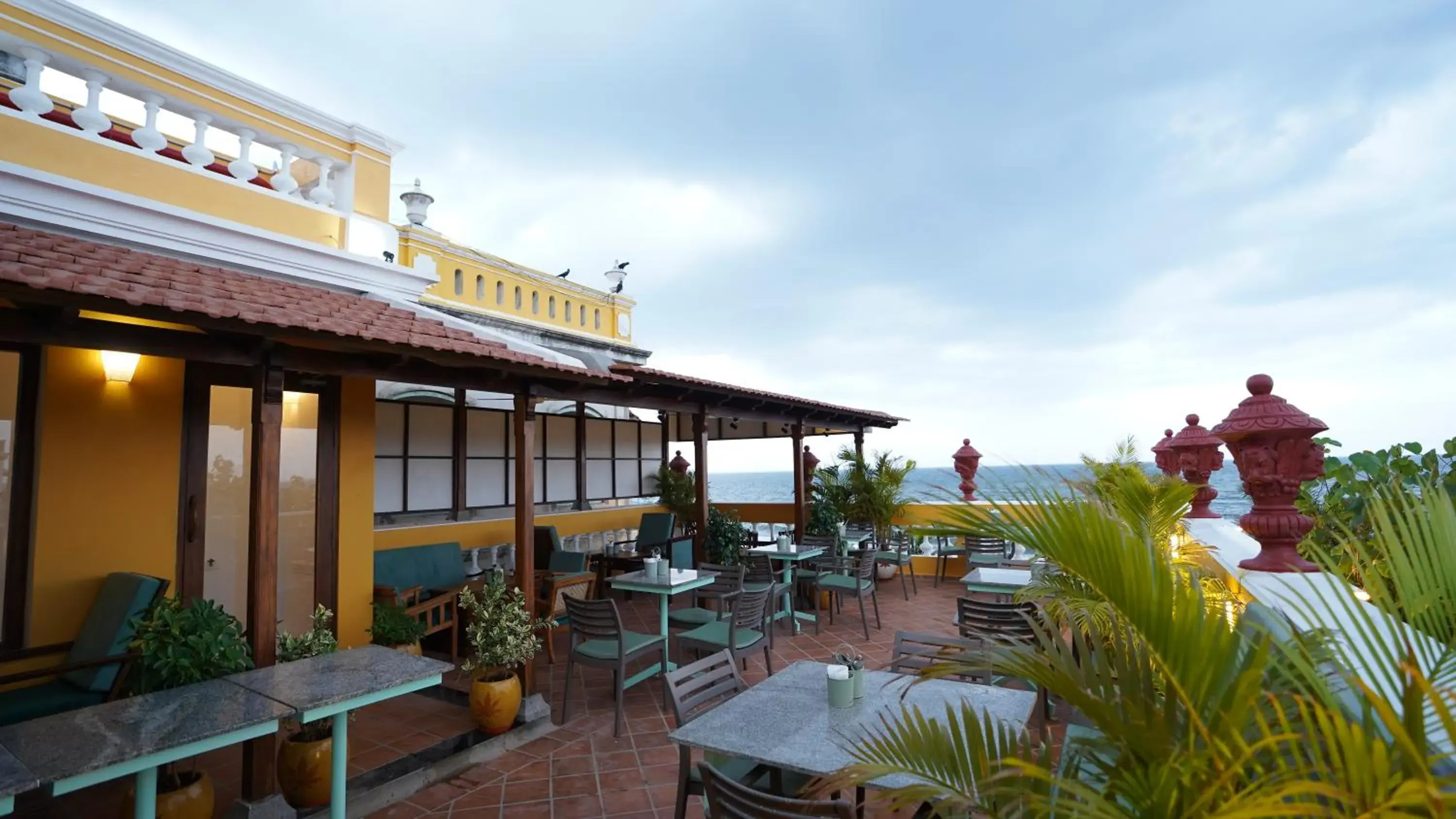 Restaurant/places to eat in La Plage Seaview Suites Restaurant/places to eat in La Plage Seaview Suites