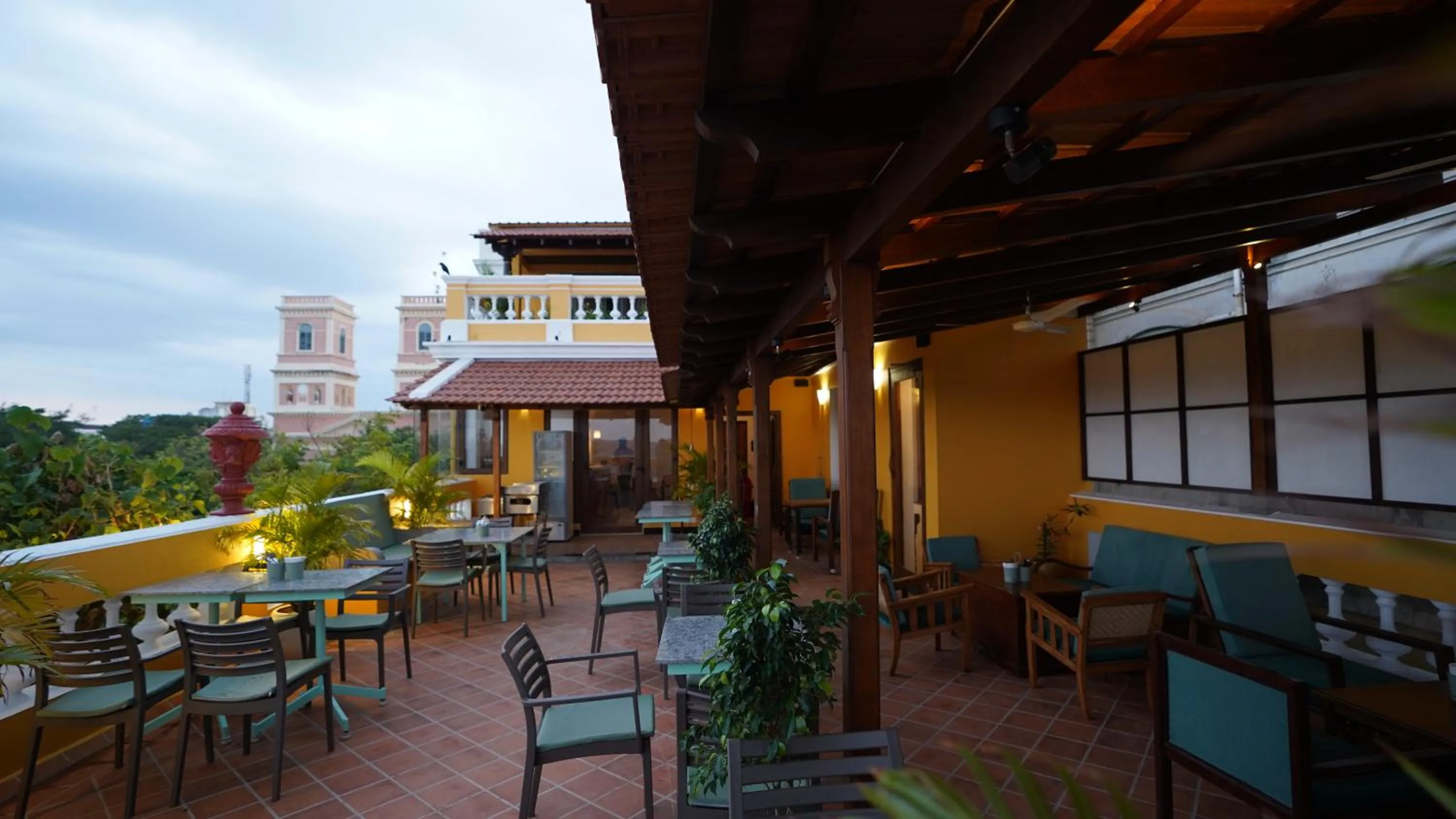 Restaurant/places to eat in La Plage Seaview Suites