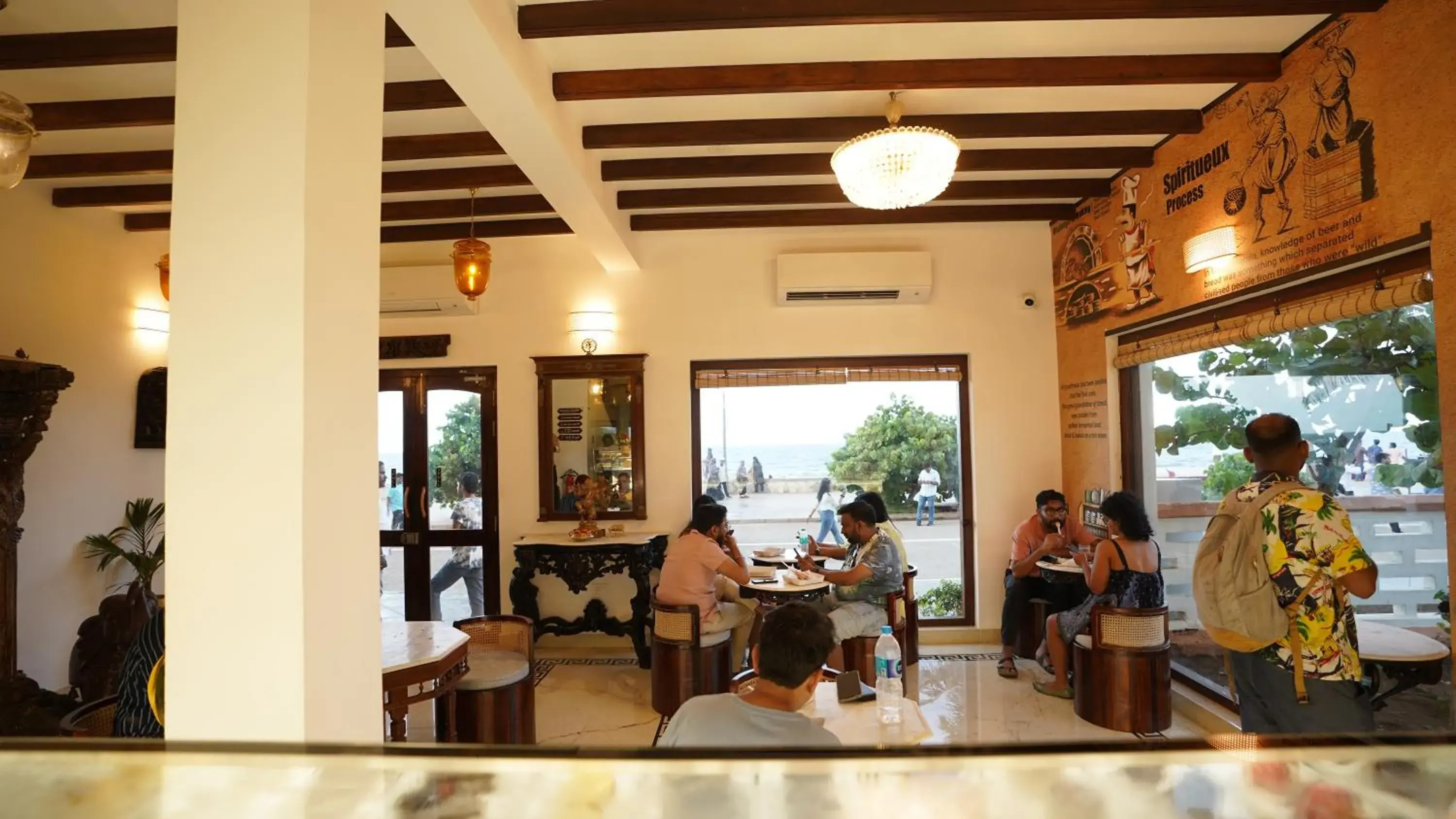 Restaurant/places to eat in La Plage Seaview Suites Restaurant/places to eat in La Plage Seaview Suites