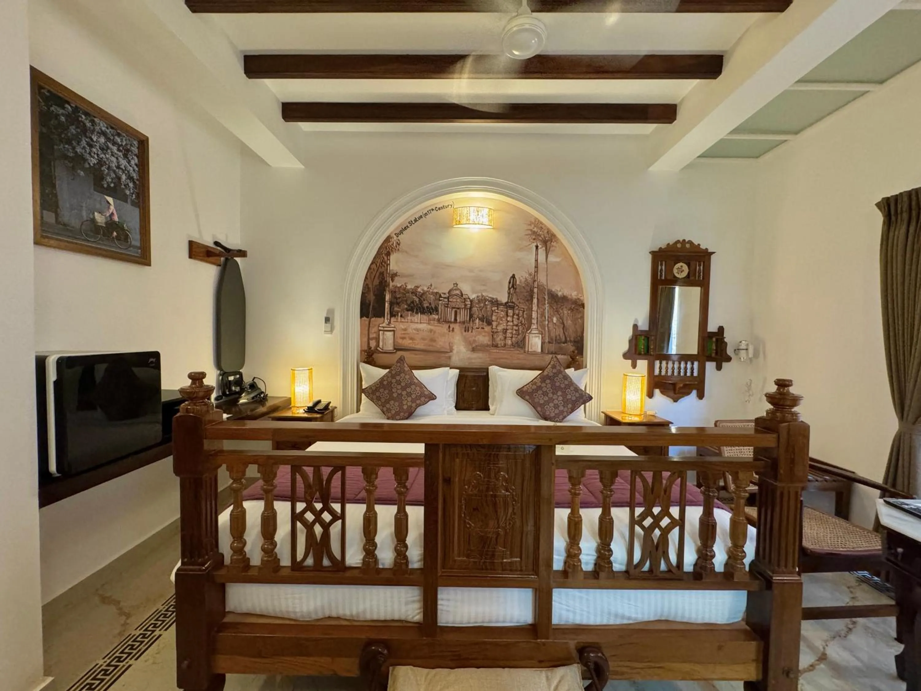 TV and multimedia in La Plage Seaview Suites