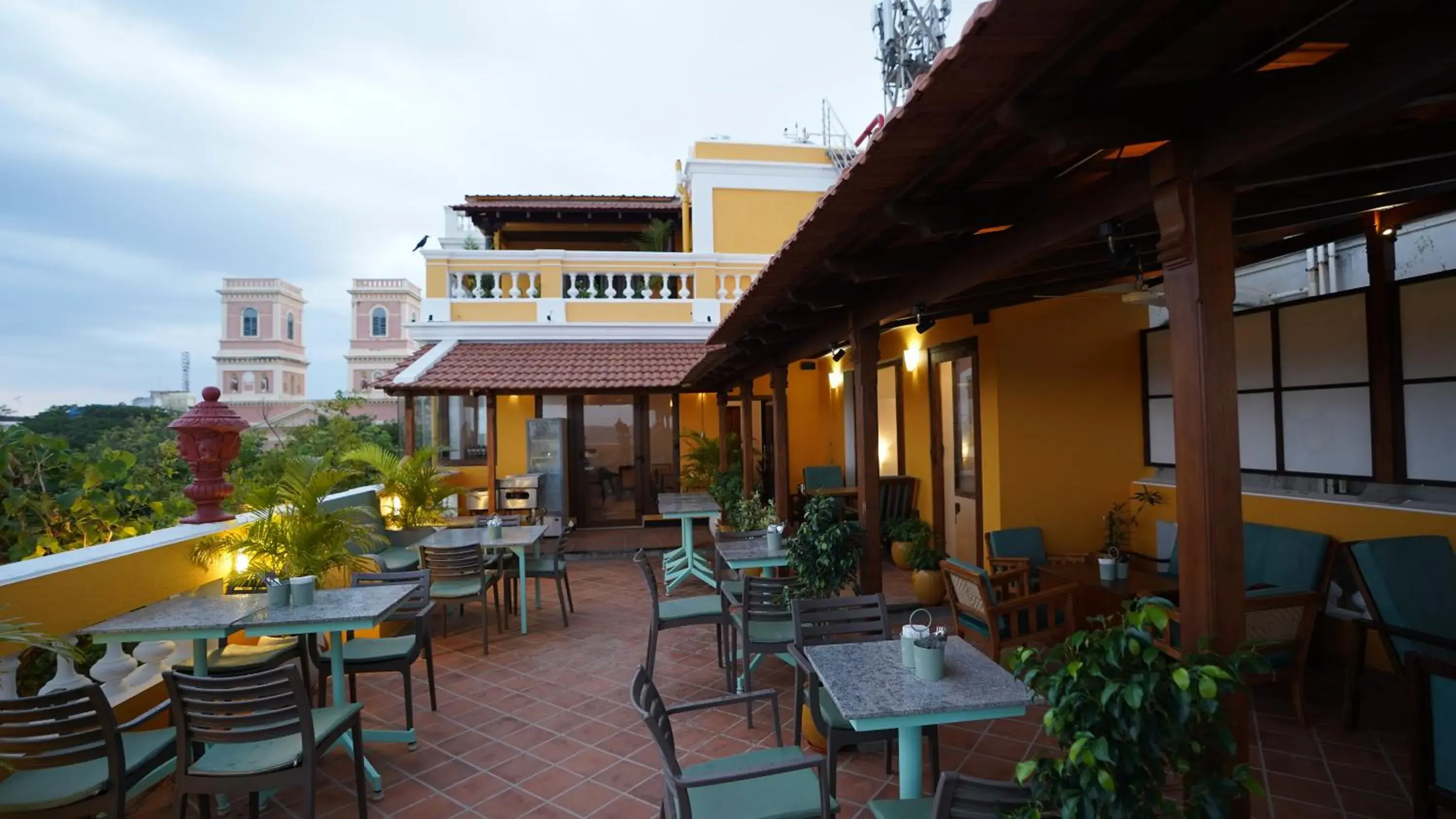 Restaurant/places to eat in La Plage Seaview Suites Restaurant/places to eat in La Plage Seaview Suites