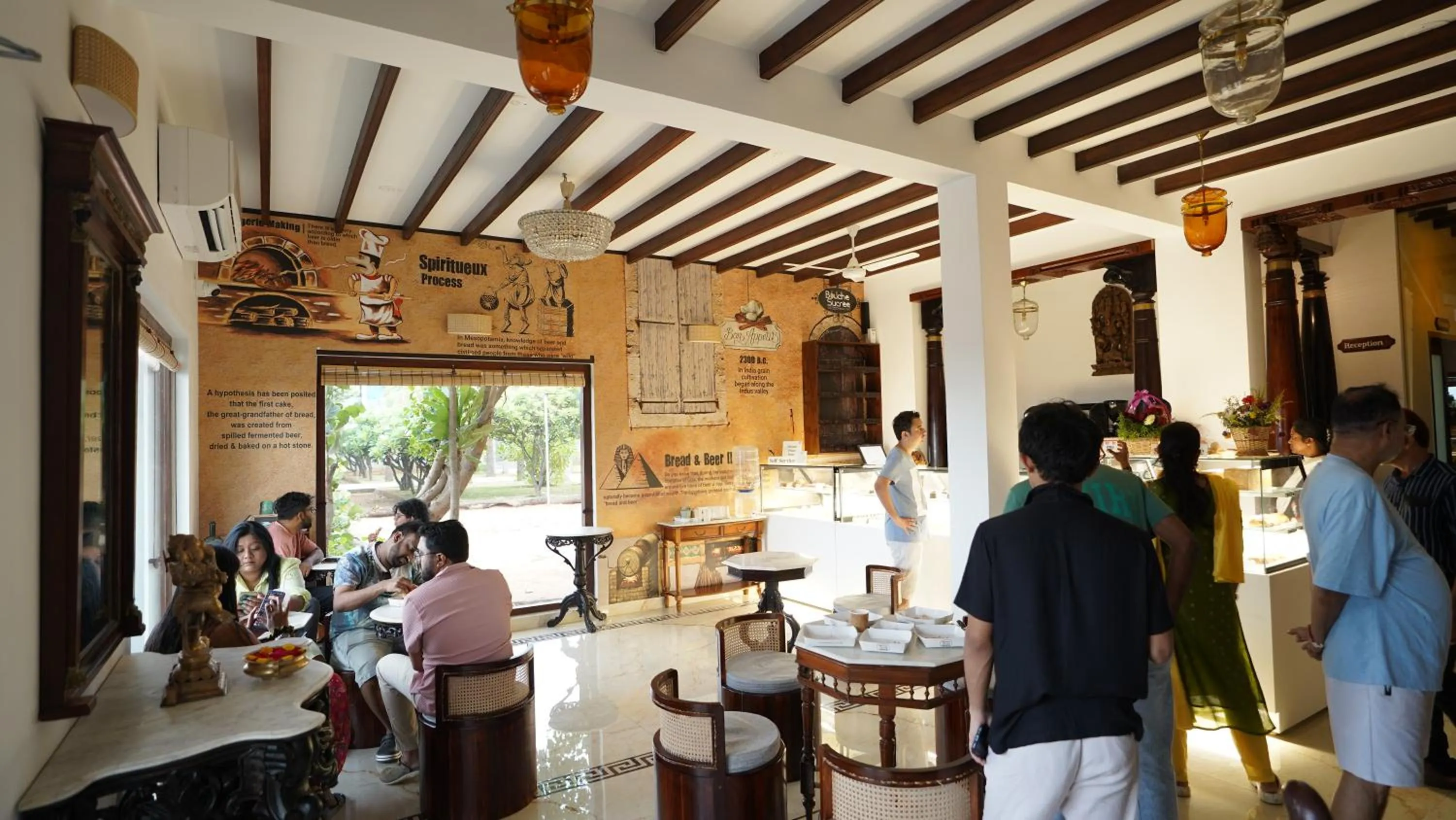 Restaurant/places to eat in La Plage Seaview Suites