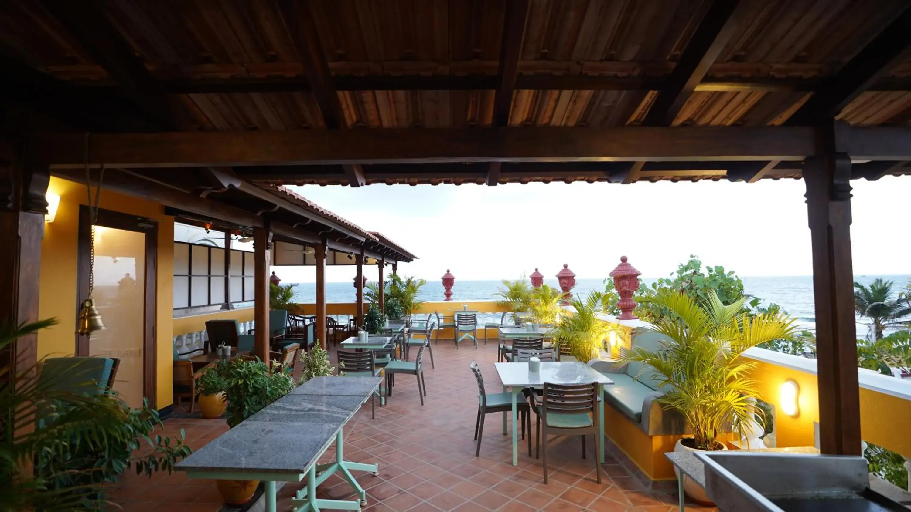 Restaurant/places to eat in La Plage Seaview Suites Restaurant/places to eat in La Plage Seaview Suites