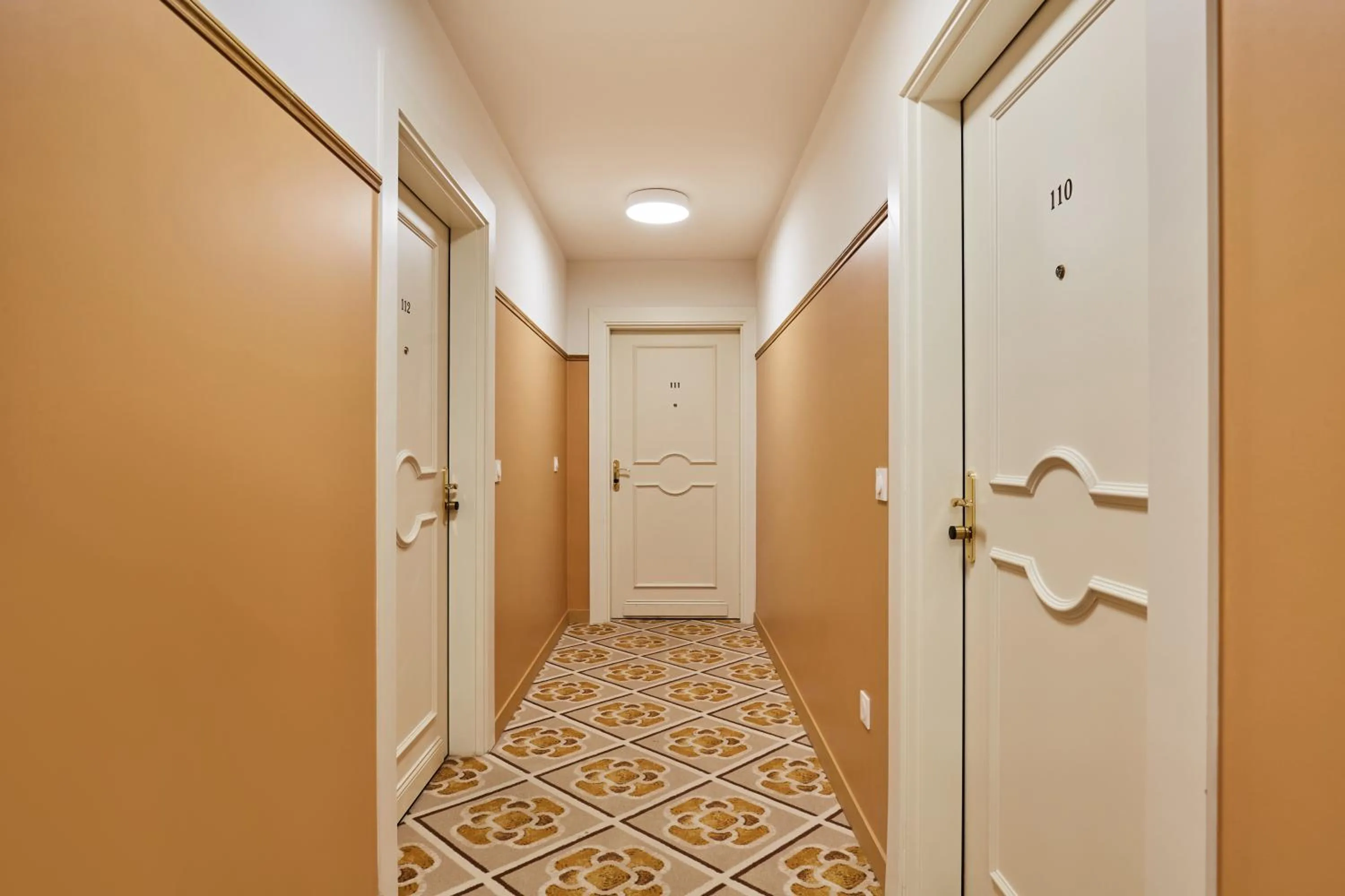 Property building in Appart Hotel Paris Levallois Maurice Ravel