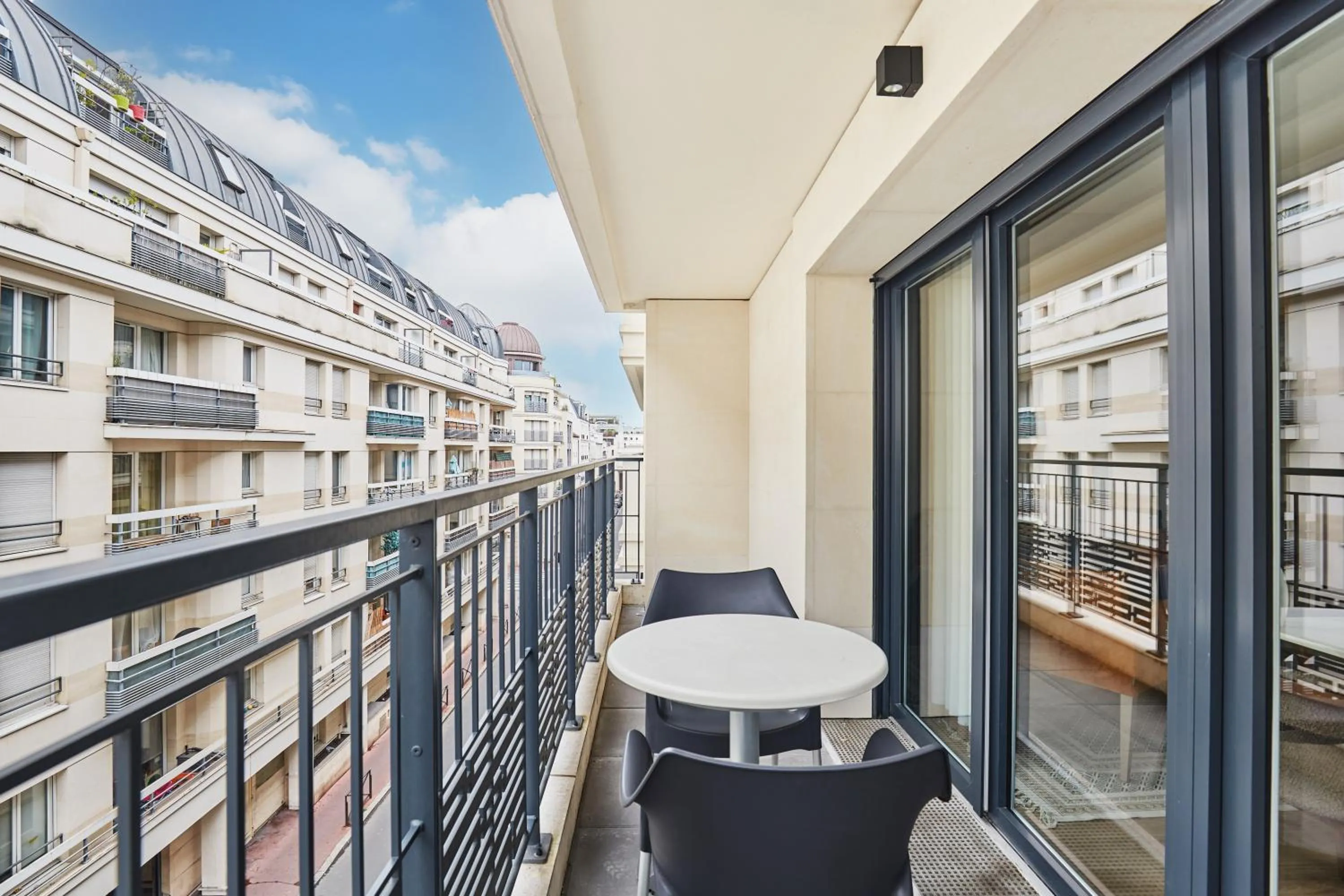 Balcony/Terrace in Appart Hotel Paris Levallois Maurice Ravel