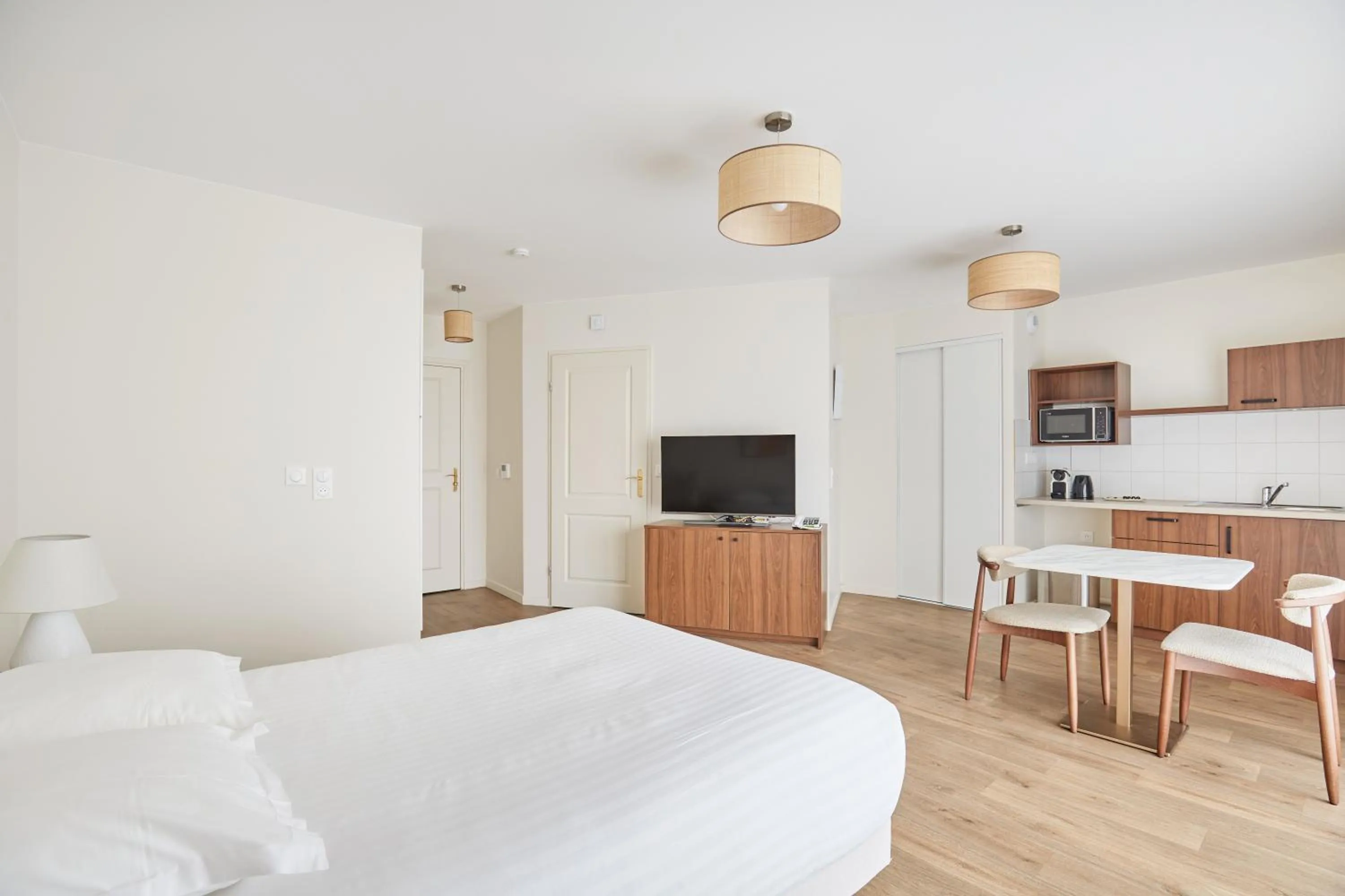 Bedroom, Bed in Appart Hotel Paris Levallois Maurice Ravel