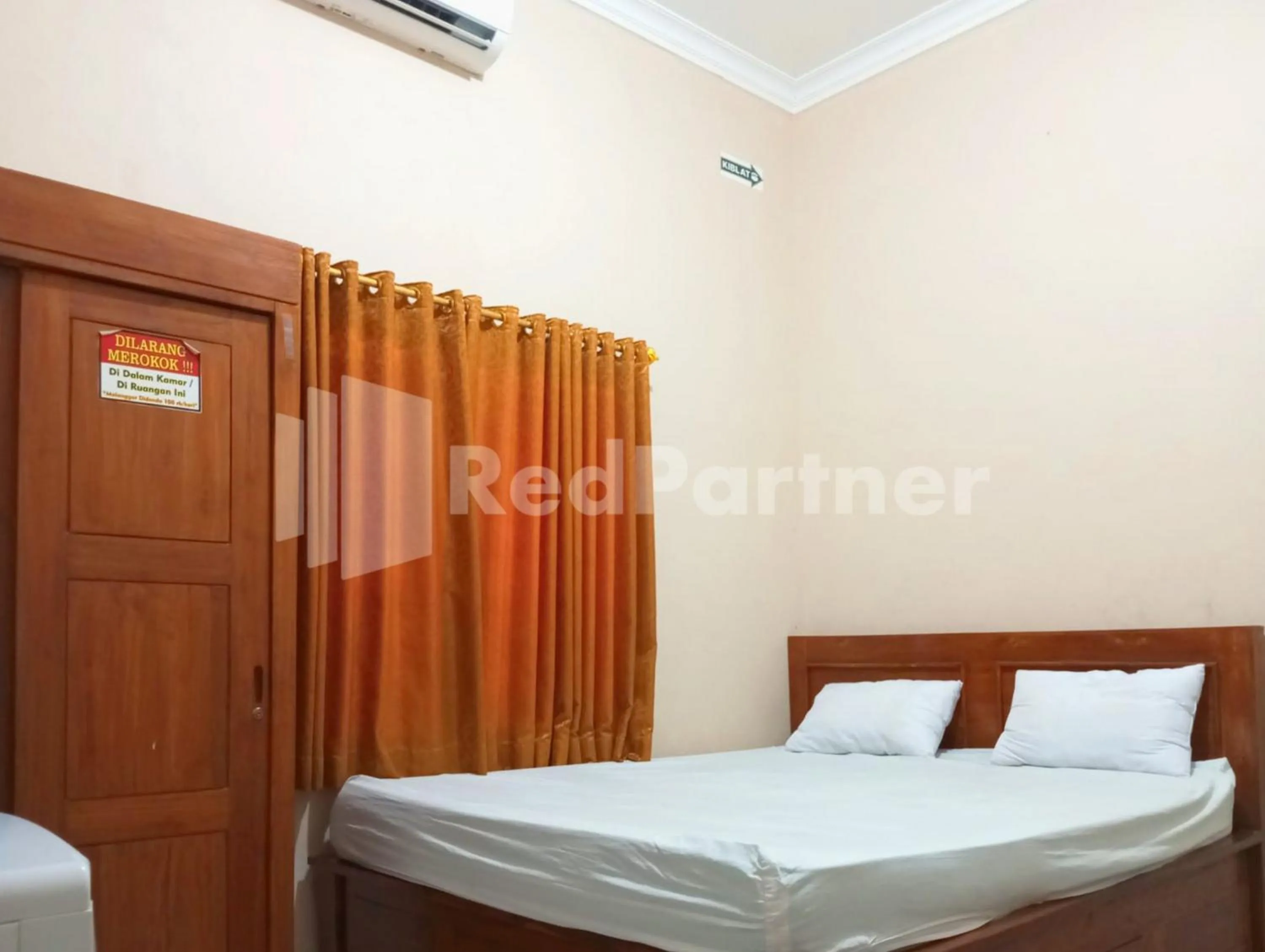 Bedroom, Bed in Isa Homestay Kudus Mitra Reddoorz
