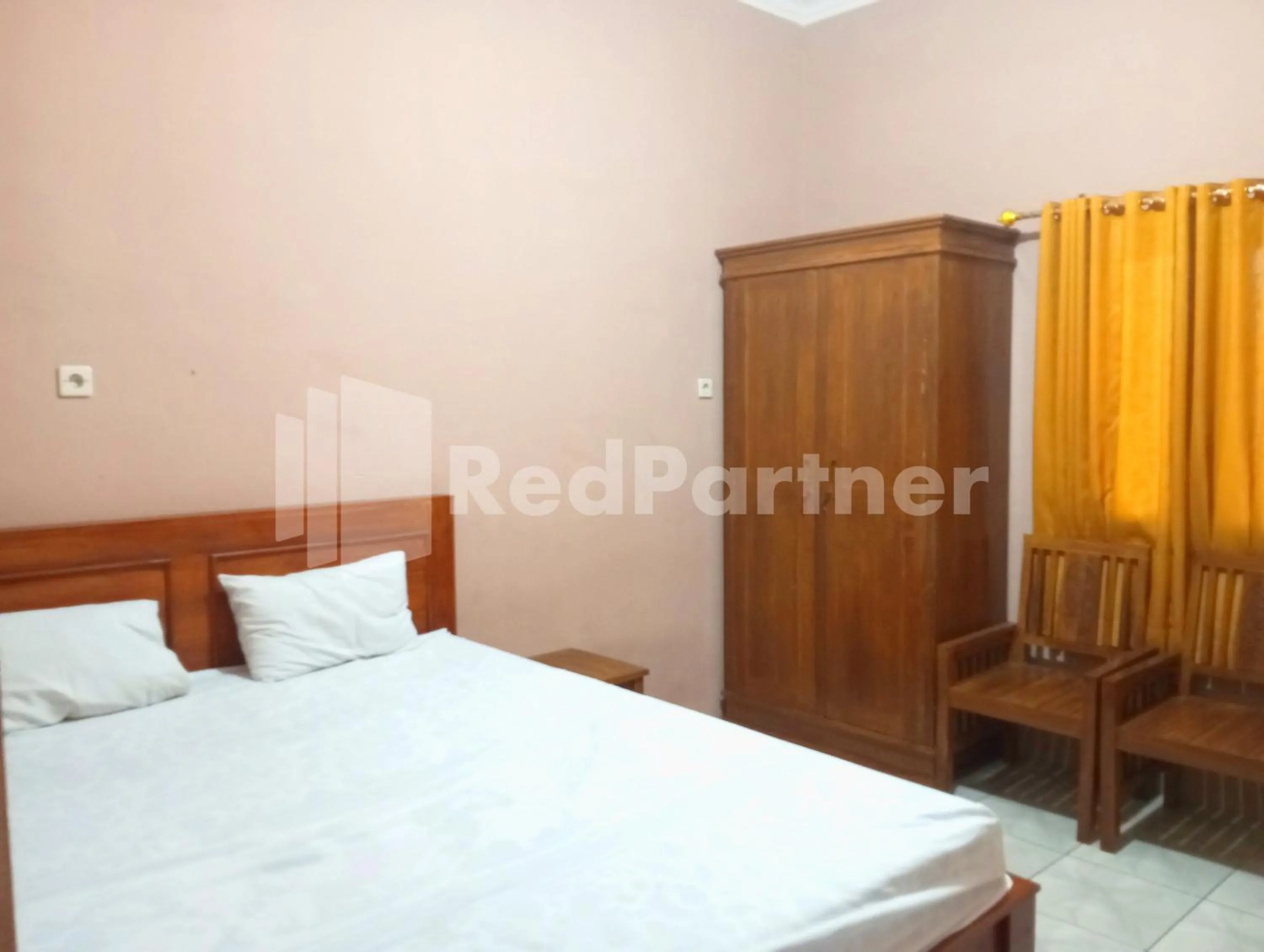 Bedroom, Bed in Isa Homestay Kudus Mitra Reddoorz