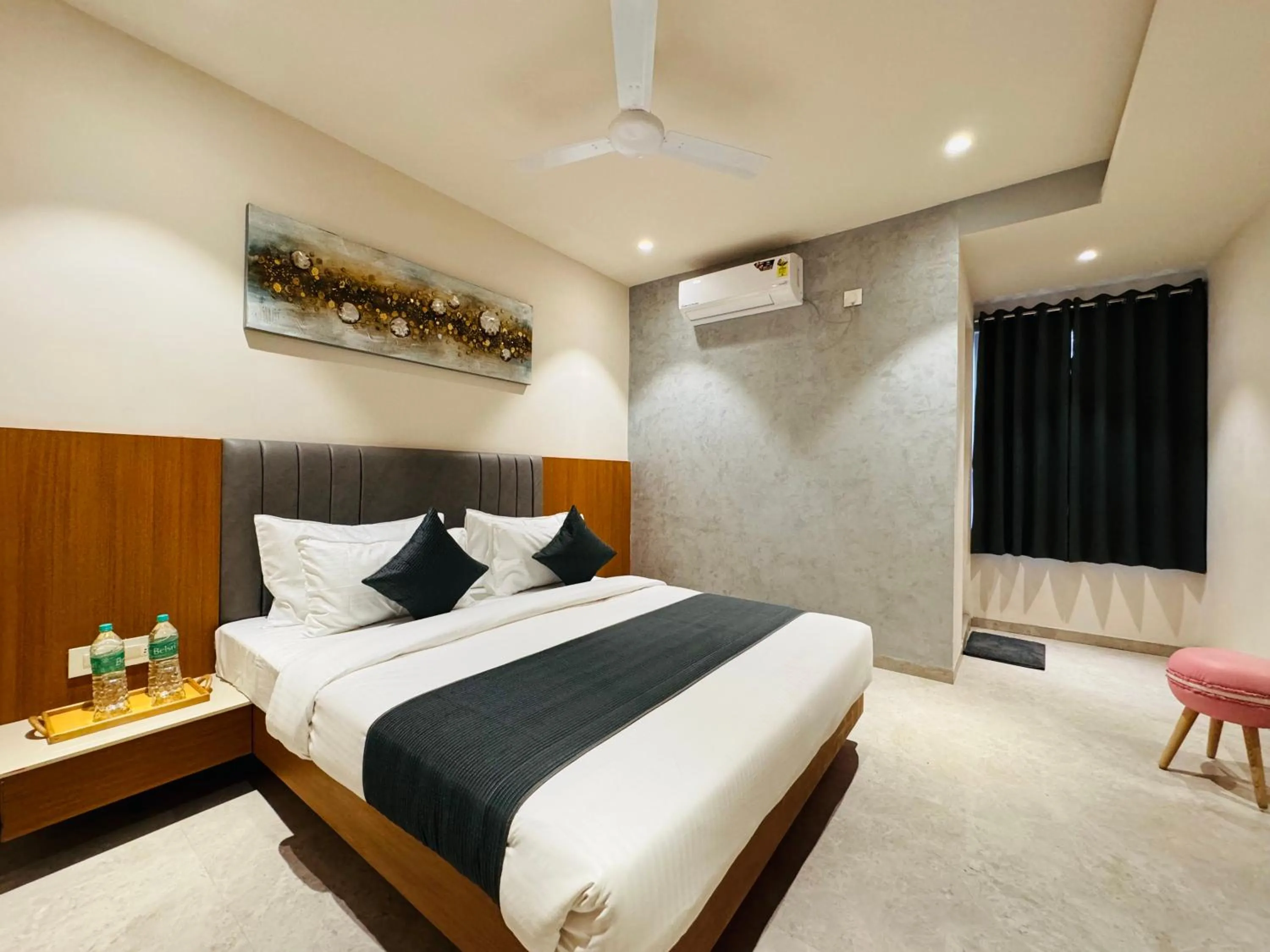 Photo of the whole room, Bed in Hotel Rudhav Palace