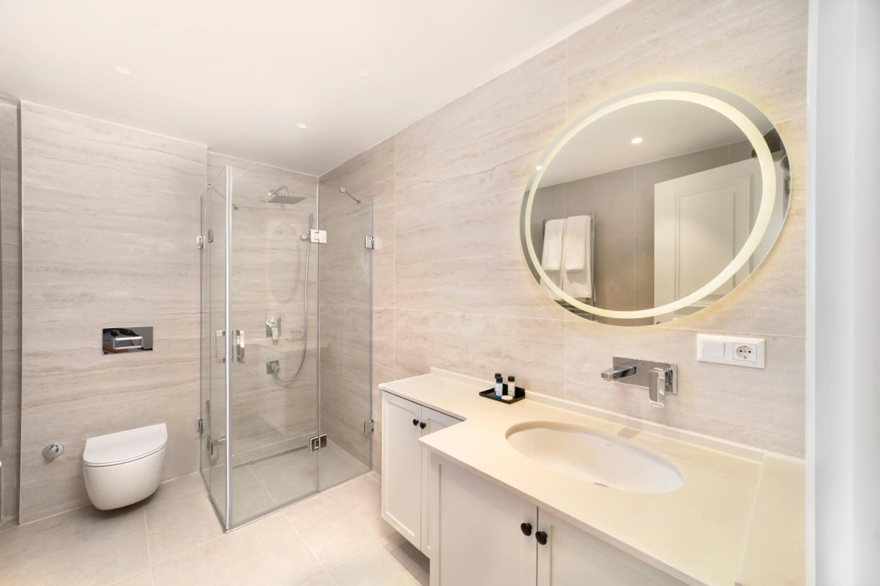 Shower in Vucino Suites