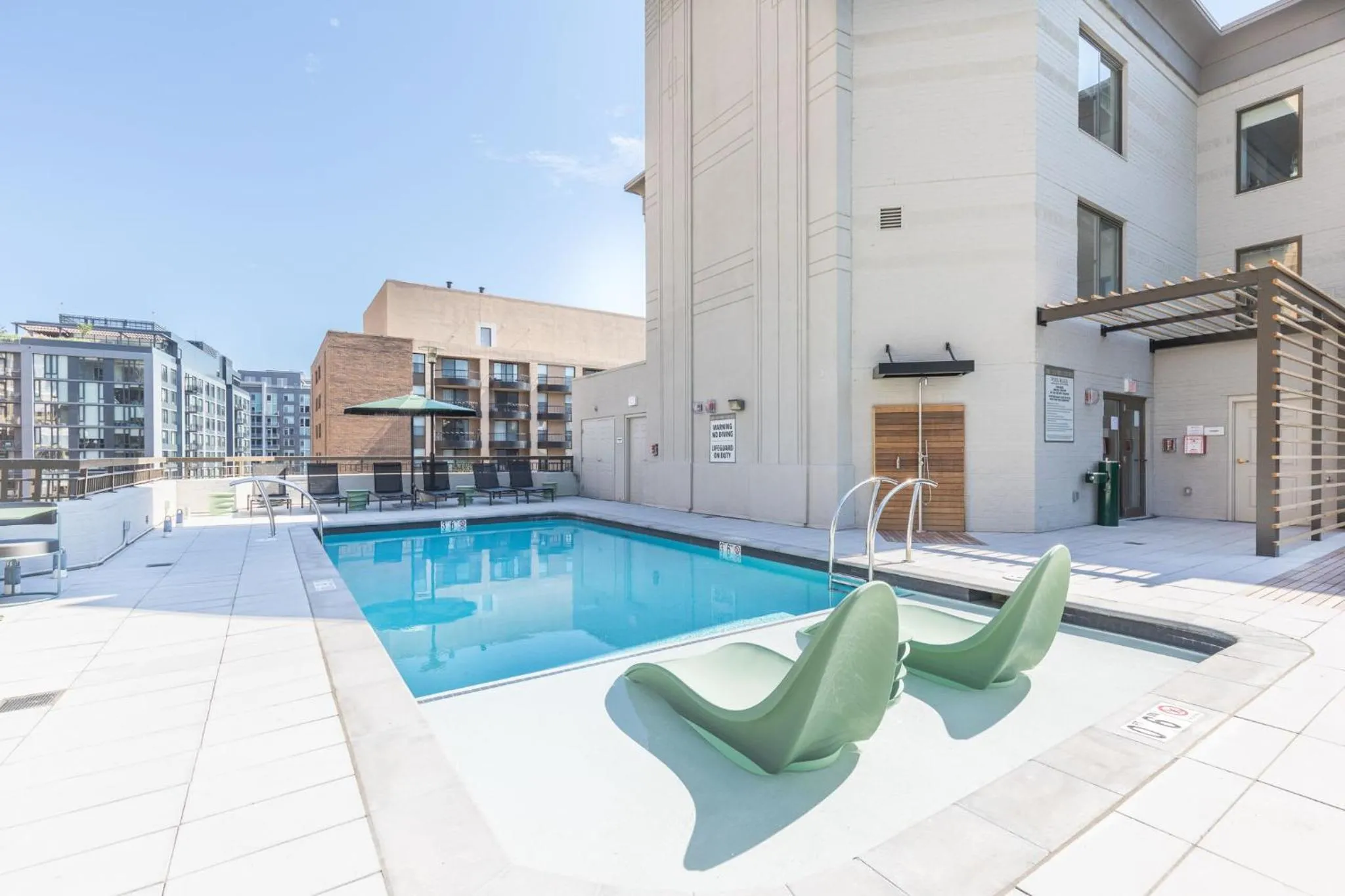 Elegant 2BR Apartment Minutes From DC