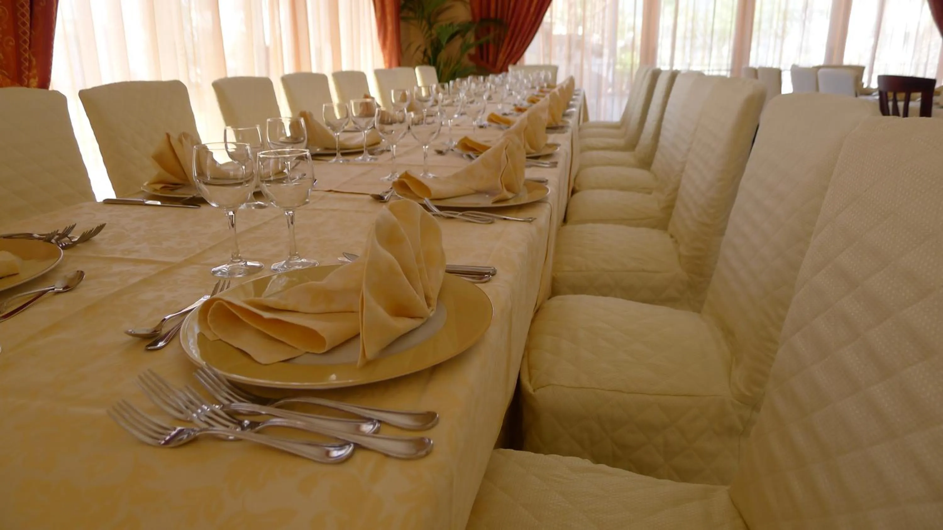 Restaurant/places to eat in King's House Hotel Resort