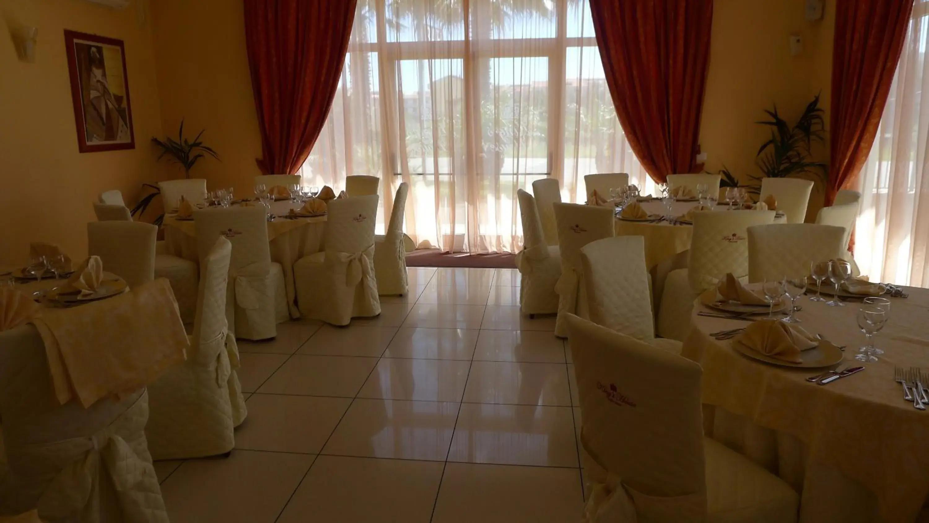 Restaurant/places to eat in King's House Hotel Resort Restaurant/places to eat in King's House Hotel Resort