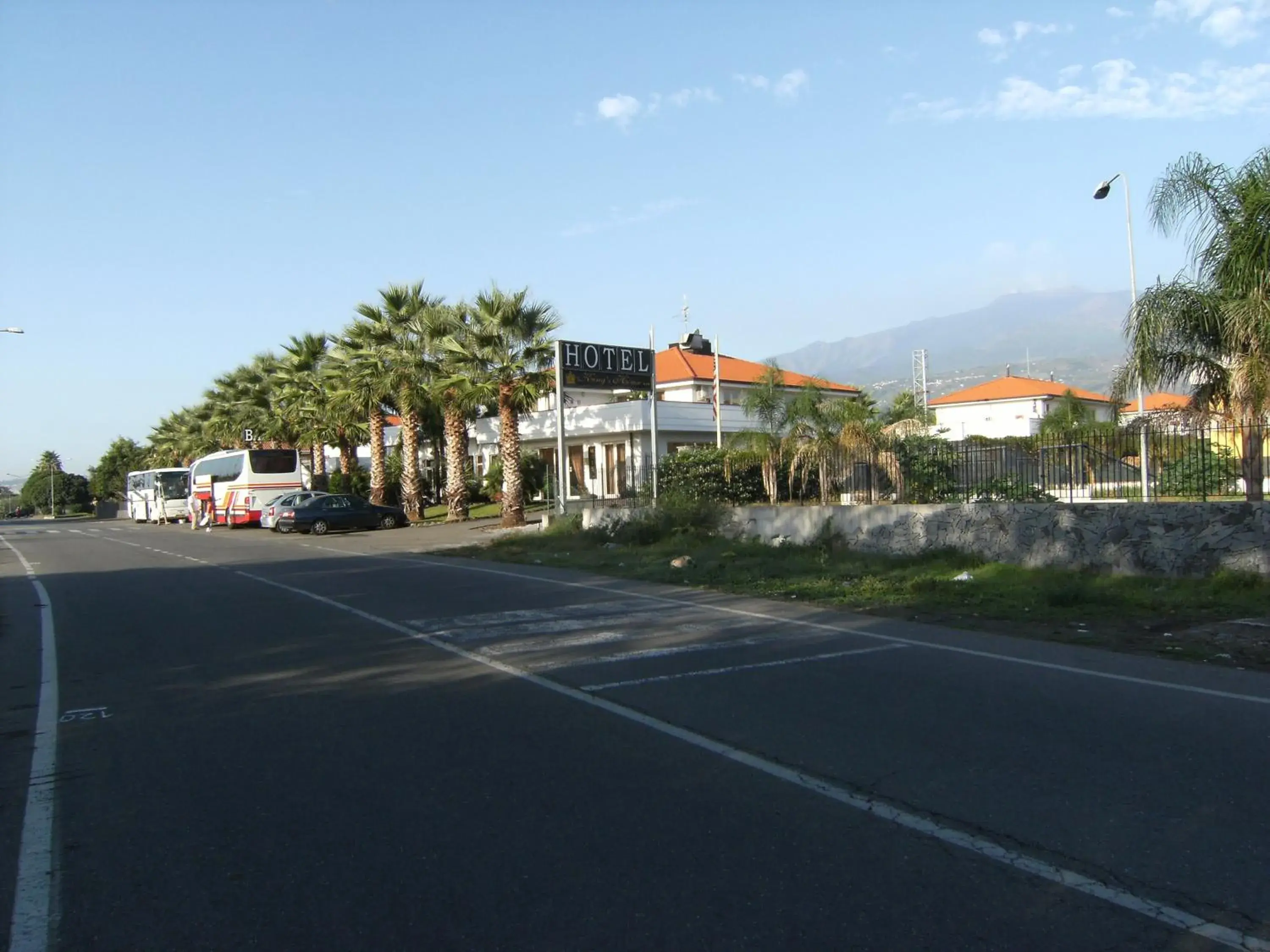 Facade/entrance in King's House Hotel Resort Facade/entrance in King's House Hotel Resort