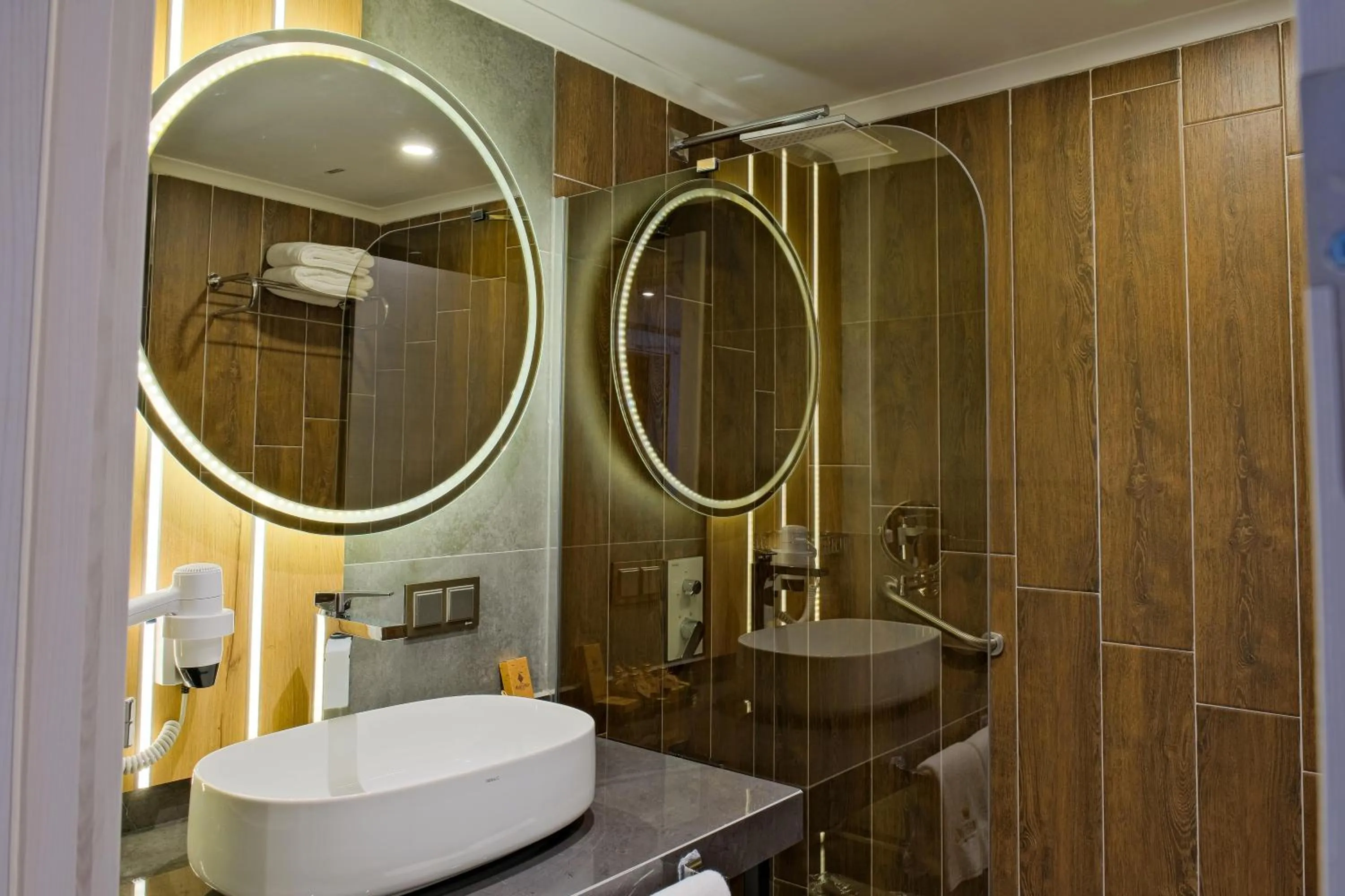 Bathroom in Maritimo Hotel