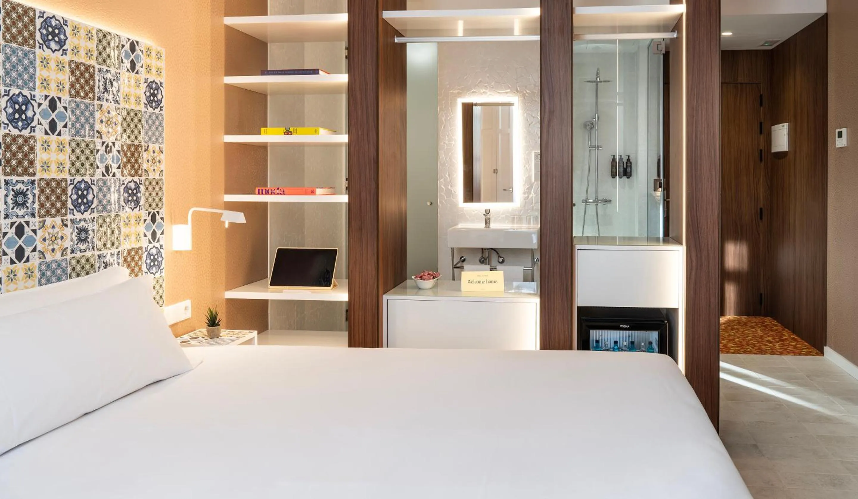 Bathroom, Bed in Axel Hotel Valencia - Adults Only
