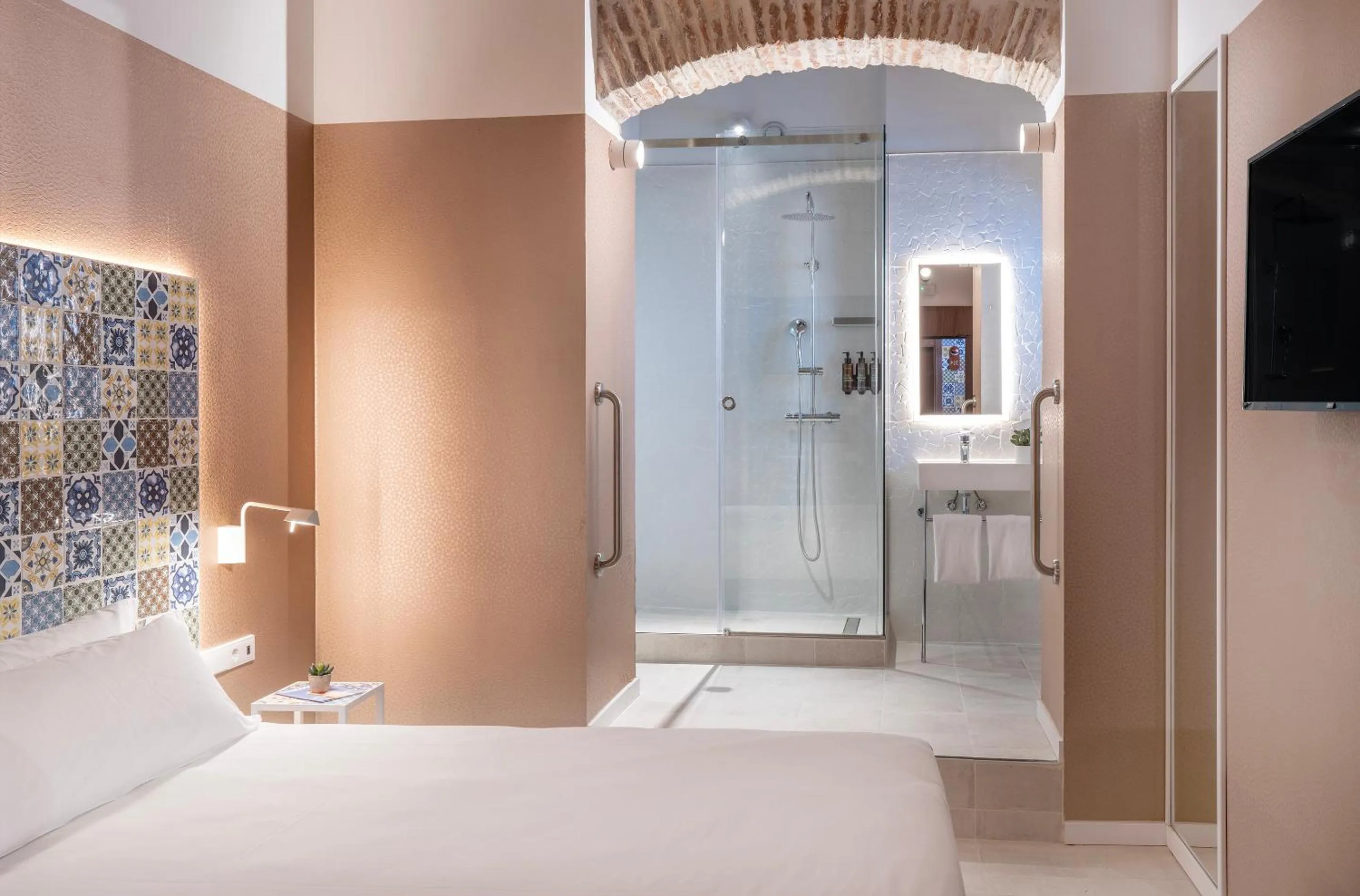 Bedroom, Bed in Axel Hotel Valencia - Adults Only