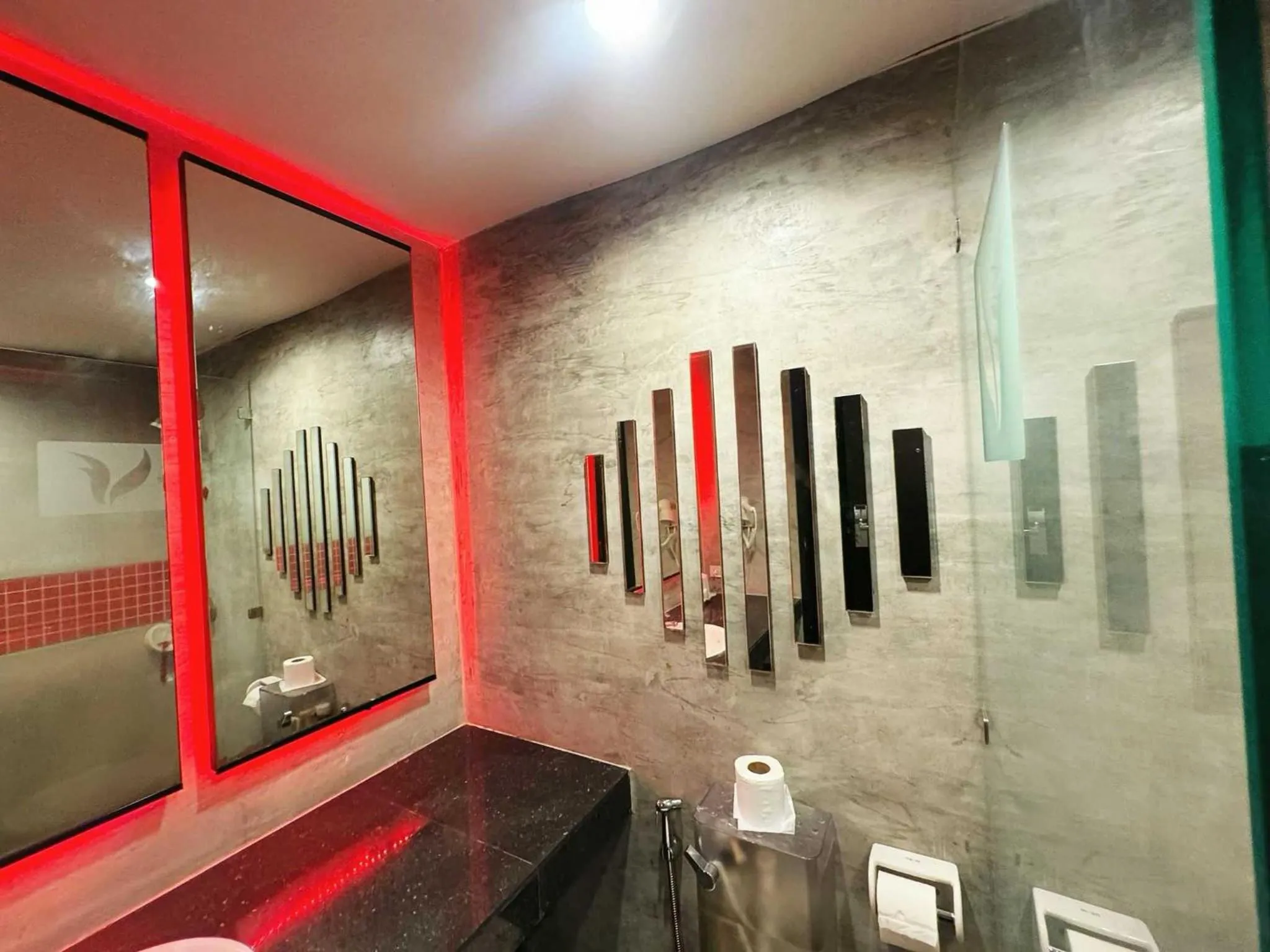 Bathroom in Capital O 75514 Vasidtee City Hotel (Suphanburi)